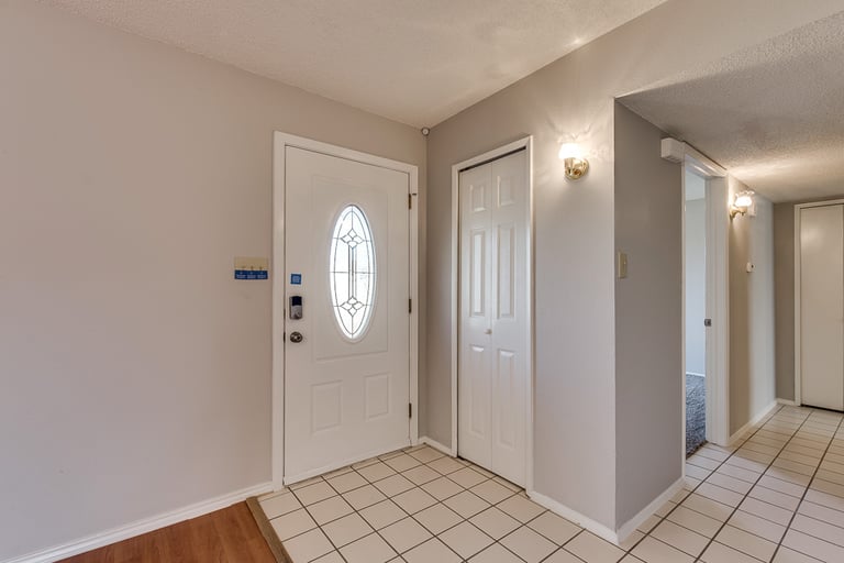 Photo 6 of 23 - 5684 Powers St, The Colony, TX 75056