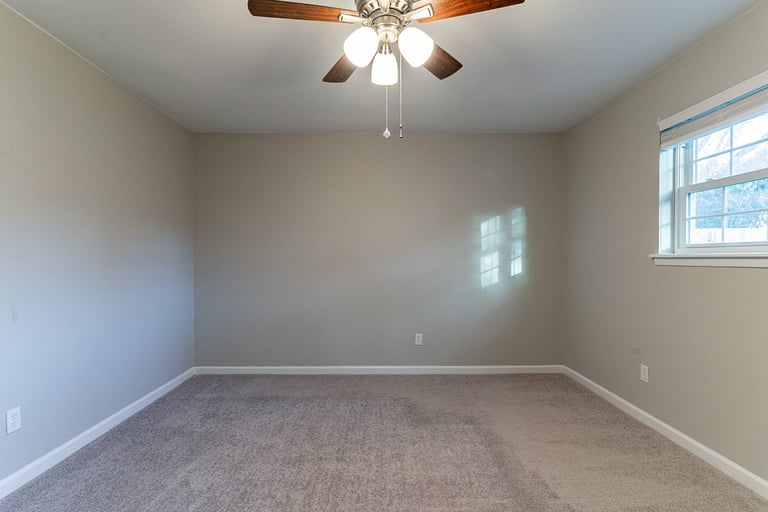 Photo 18 of 21 - 700 NW Barbara Ln, Burleson, TX 76028