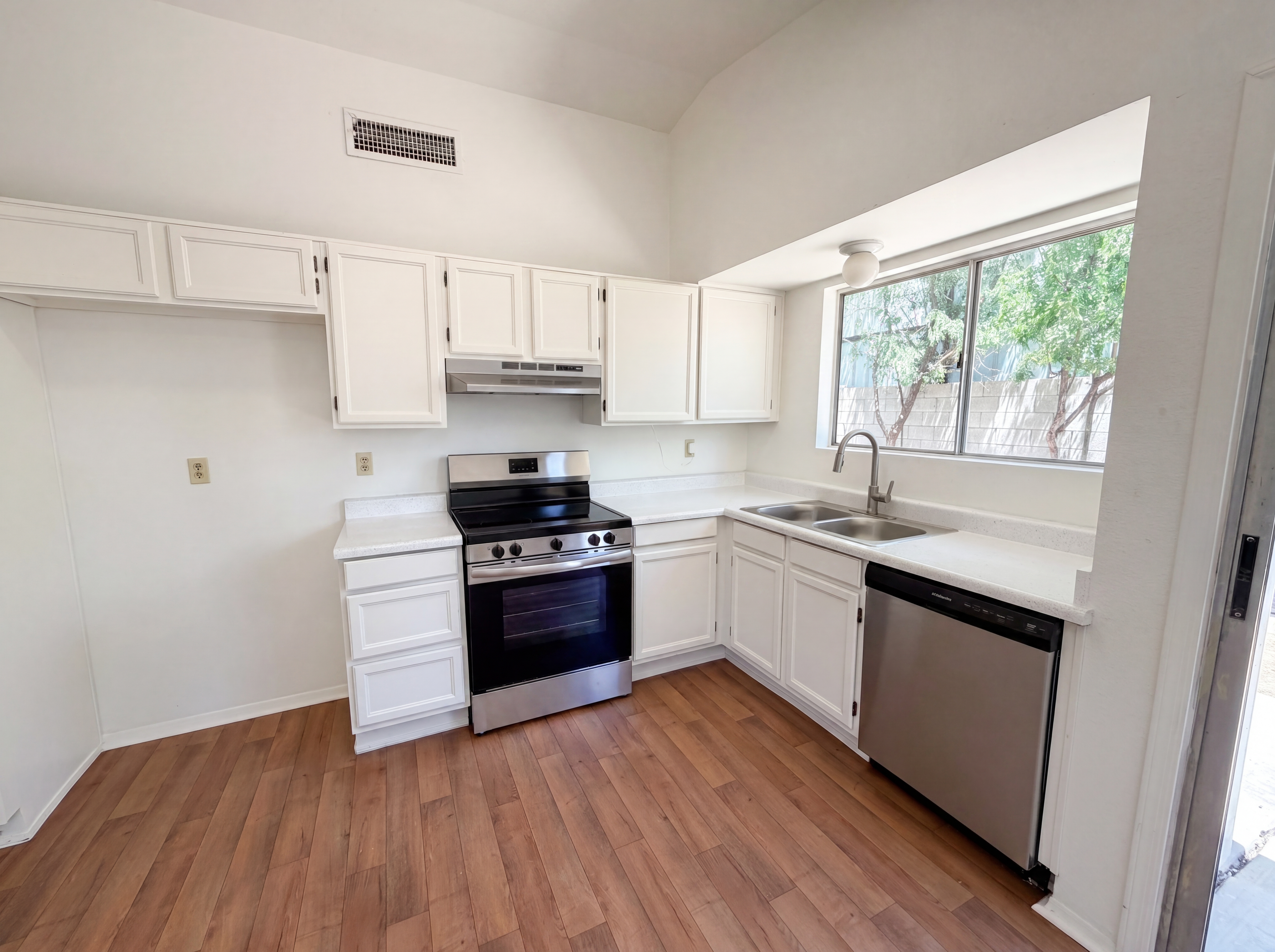 Photo 7 of 20 of 4461 N 84th Ave, Phoenix, AZ