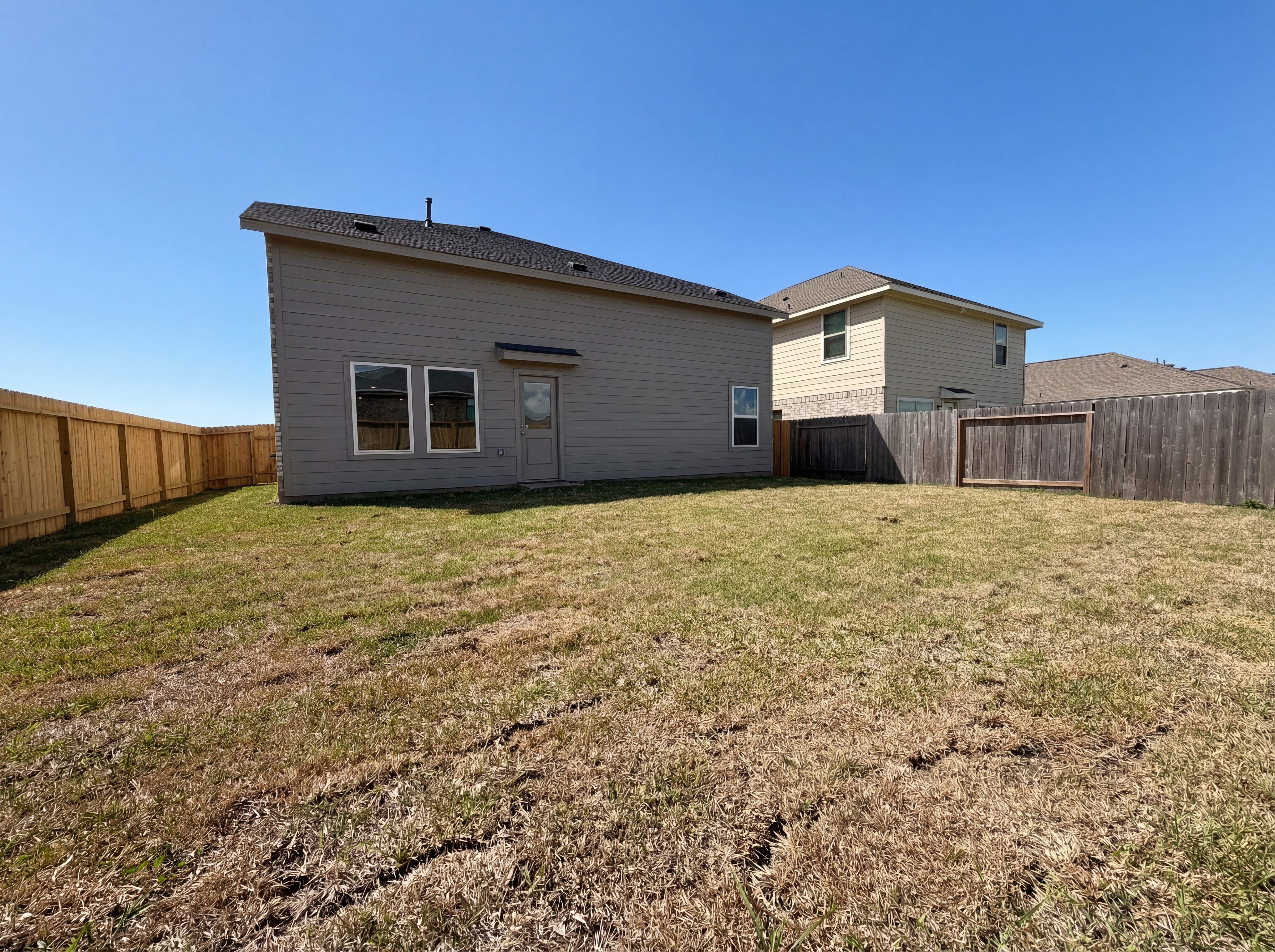 Photo 17 of 19 of 200 Bennett St, Angleton, TX