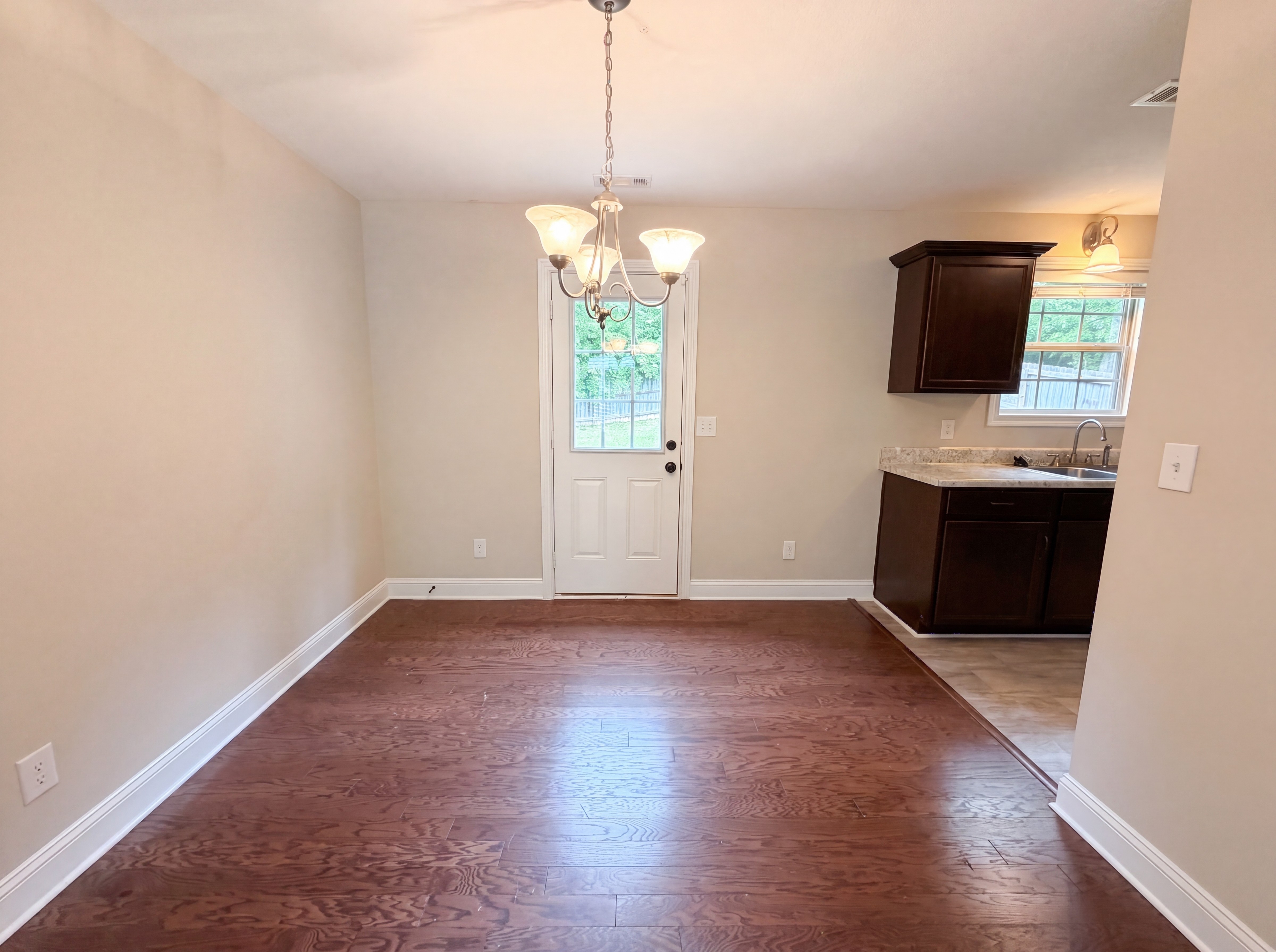 Photo 7 of 19 of 741 Inver Ln, Clarksville, TN