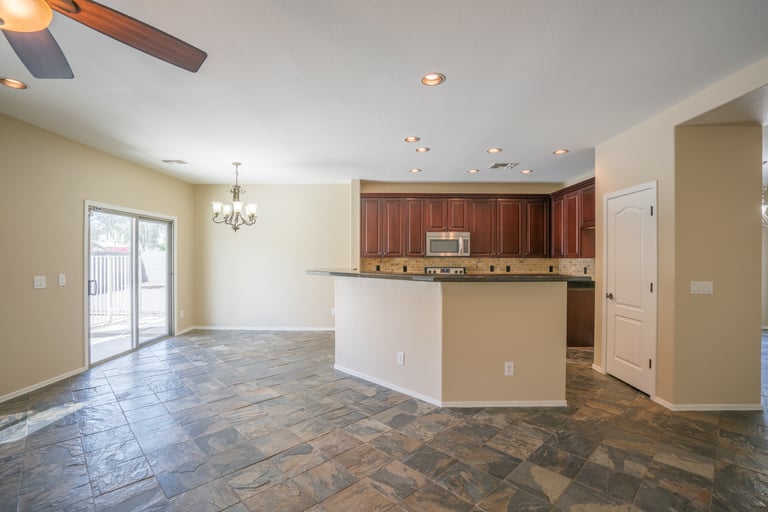 Photo 8 of 31 - 18563 W Fairway Dr, Surprise, AZ 85374