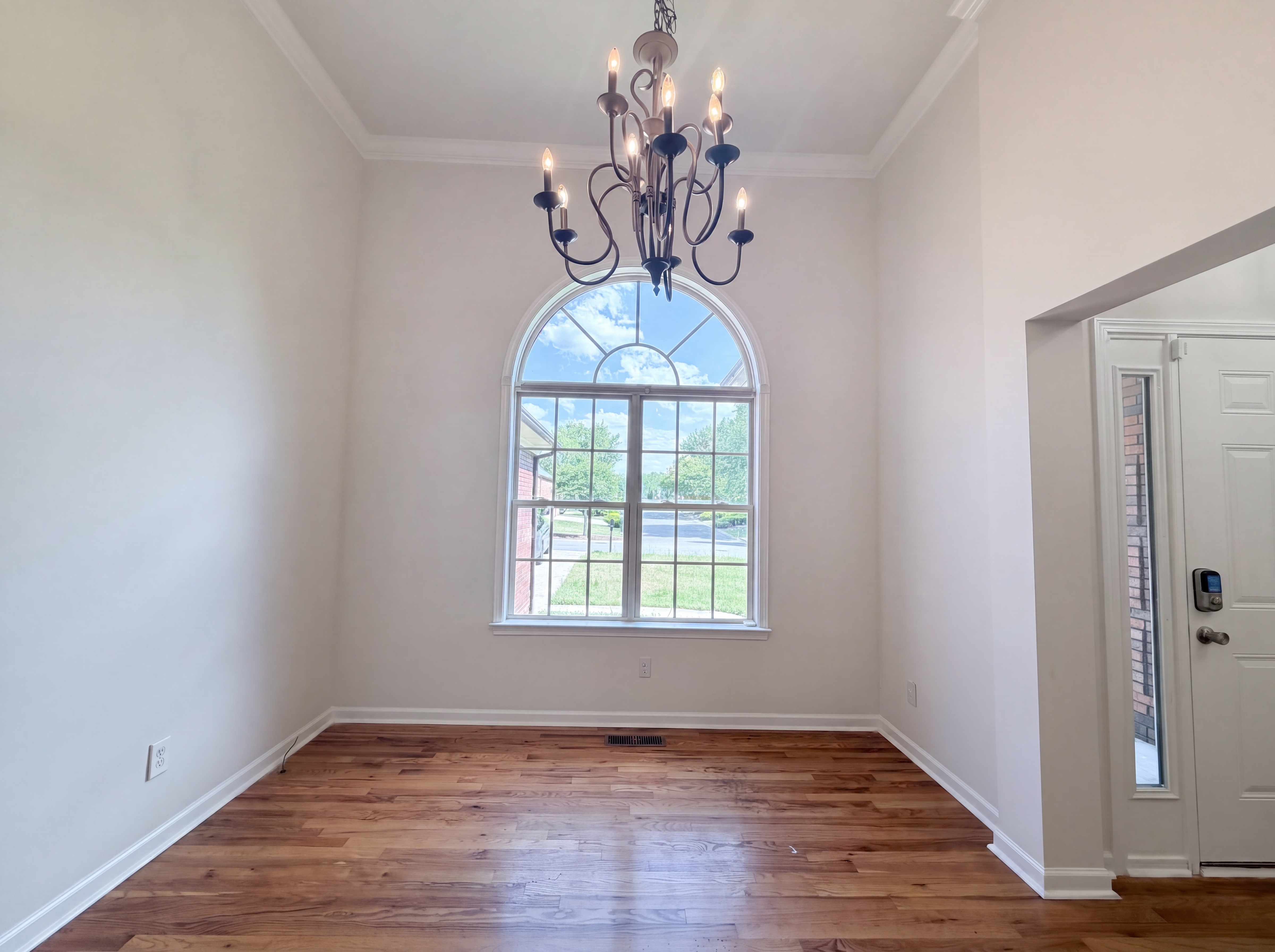 Photo 7 of 16 of 301 River Birch Cir, Mooresville, NC
