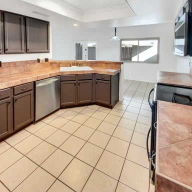 Property photo 2 of 8605 N 67th Ln