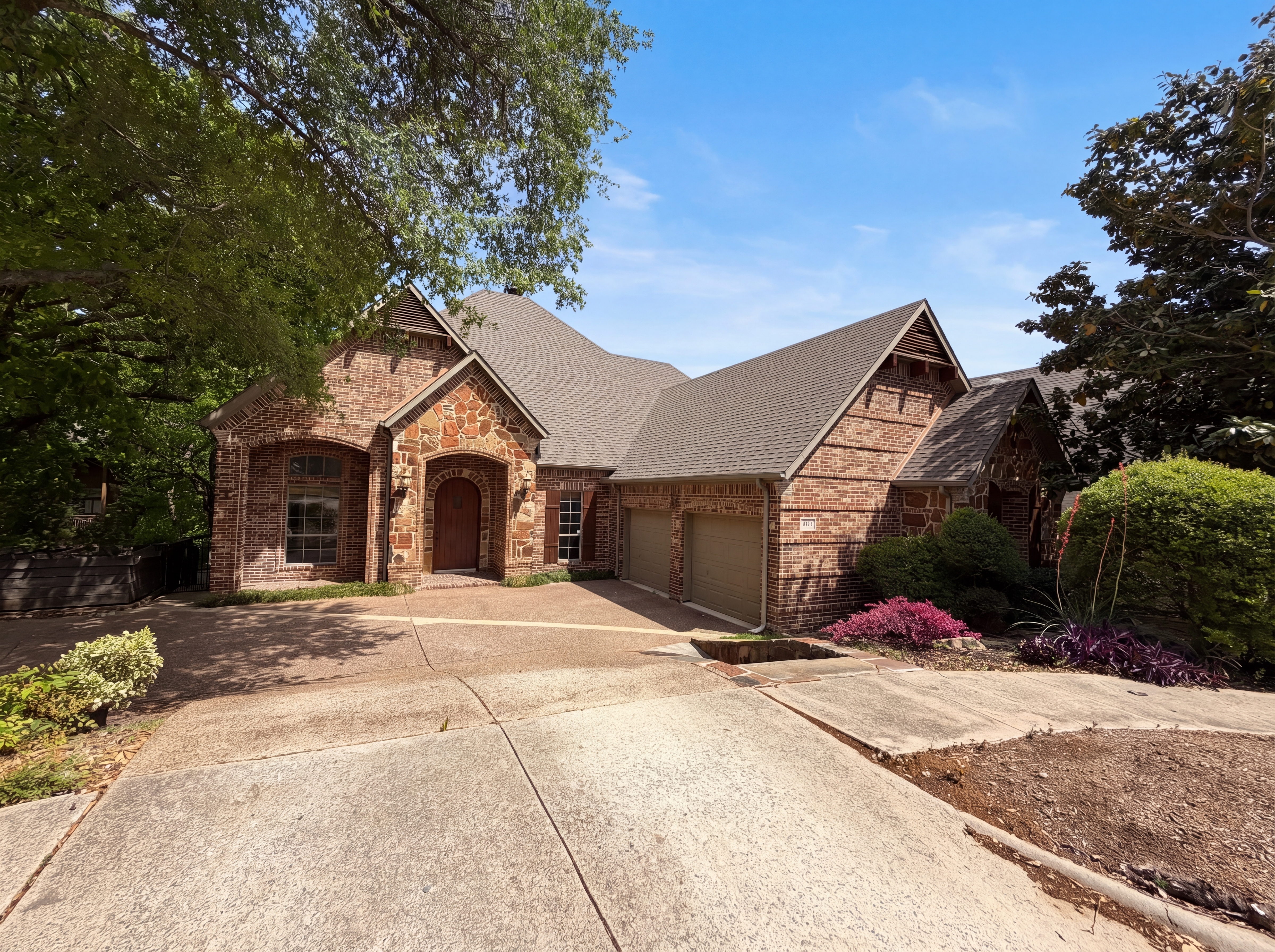 Photo 25 of 29 of 1309 Winding Brook Dr, Garland, TX