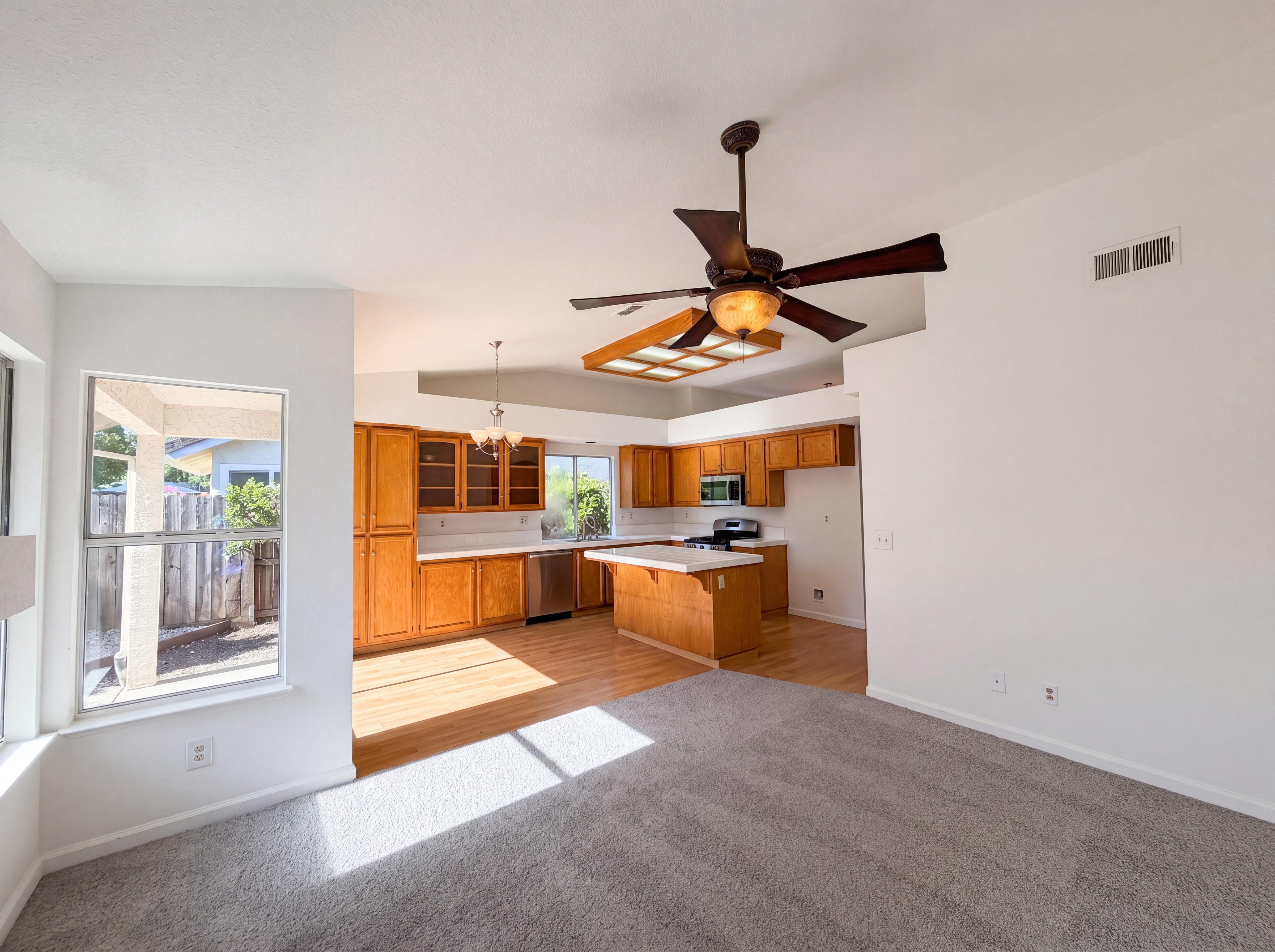 Photo 9 of 35 of 8027 Montevina Dr, Sacramento, CA