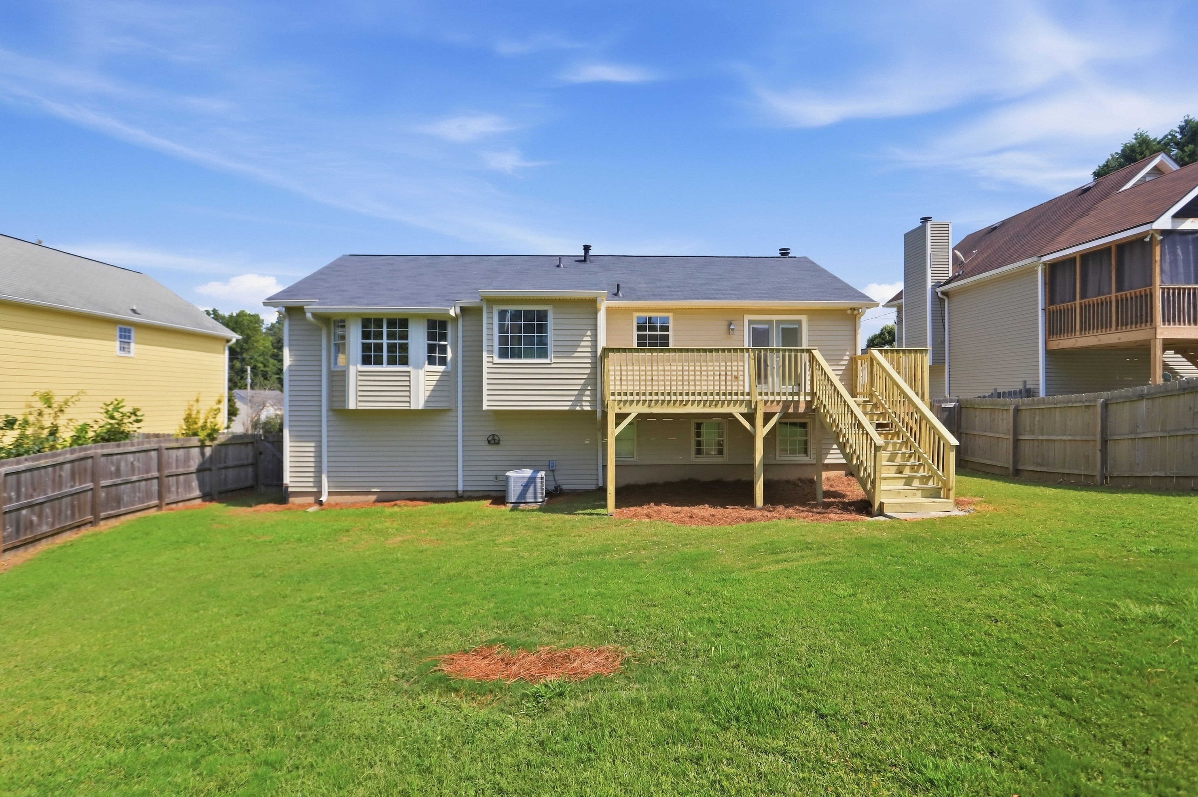 Photo 5 of 38 of 5430 Princeton Oaks Dr, Sugar Hill, GA