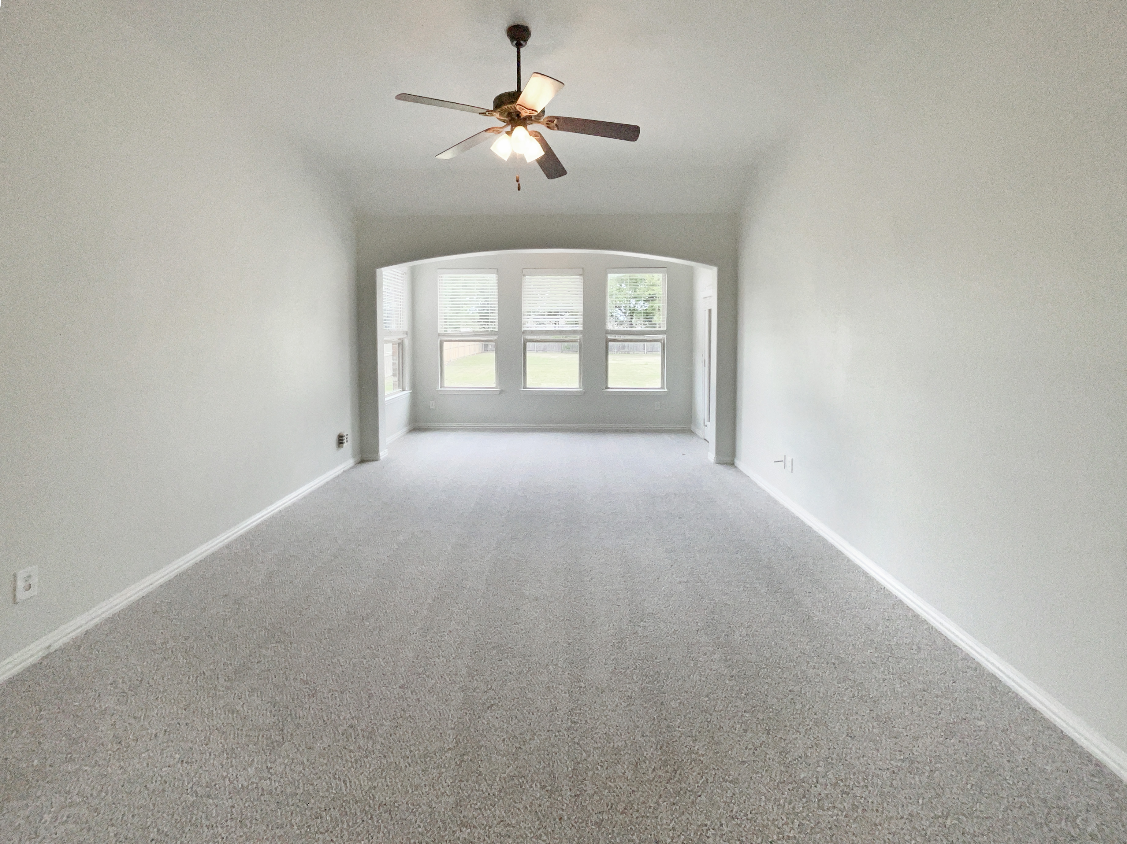 Photo 10 of 33 of 1005 Lake Hollow Dr, Little Elm, TX