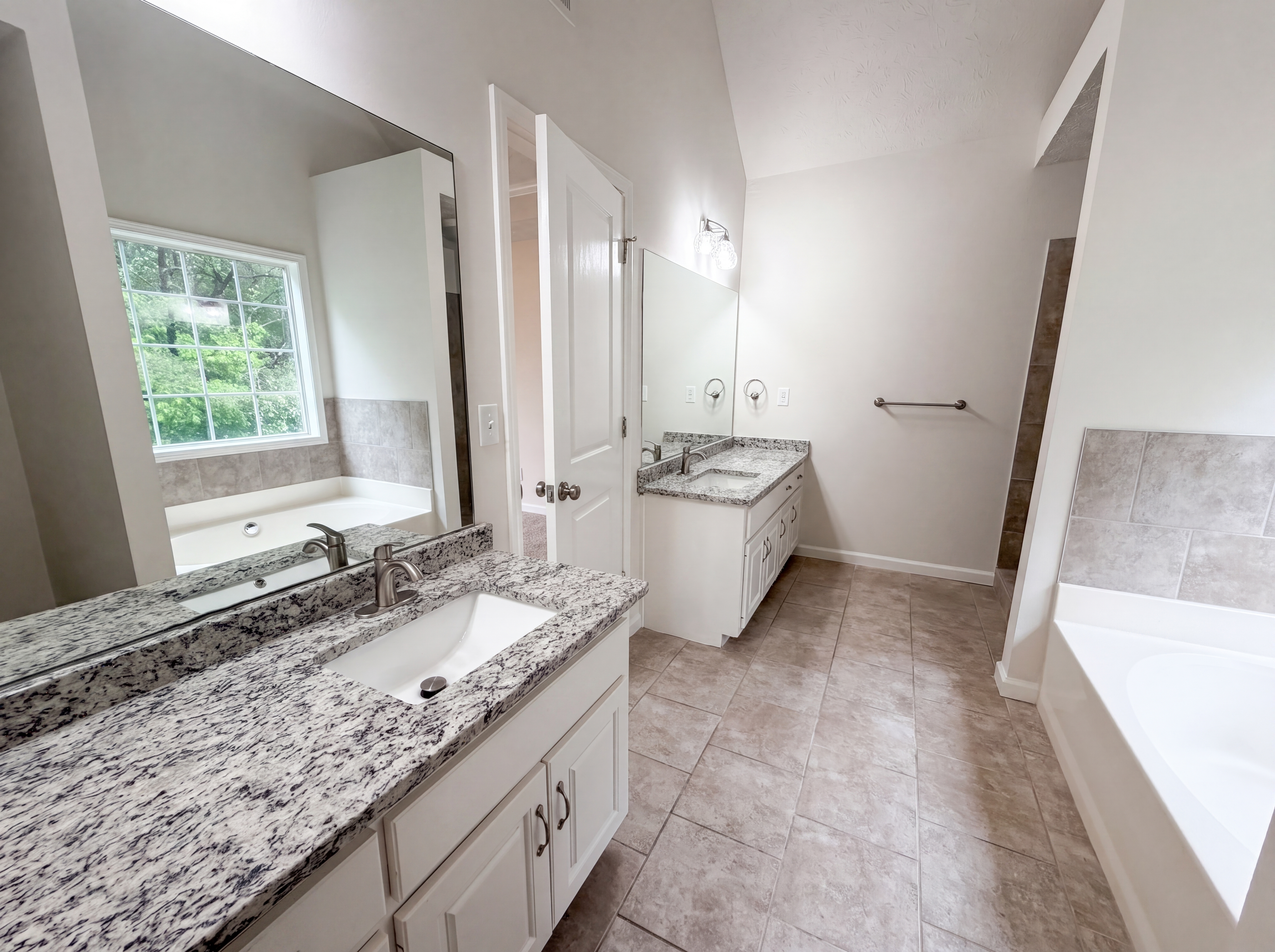 Photo 12 of 21 of 1555 Rose Pointe Dr, Loganville, GA