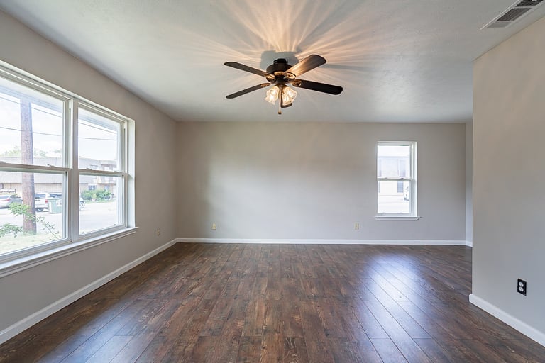 Photo 17 of 31 - 1903 Leslie St, Denton, TX 76205