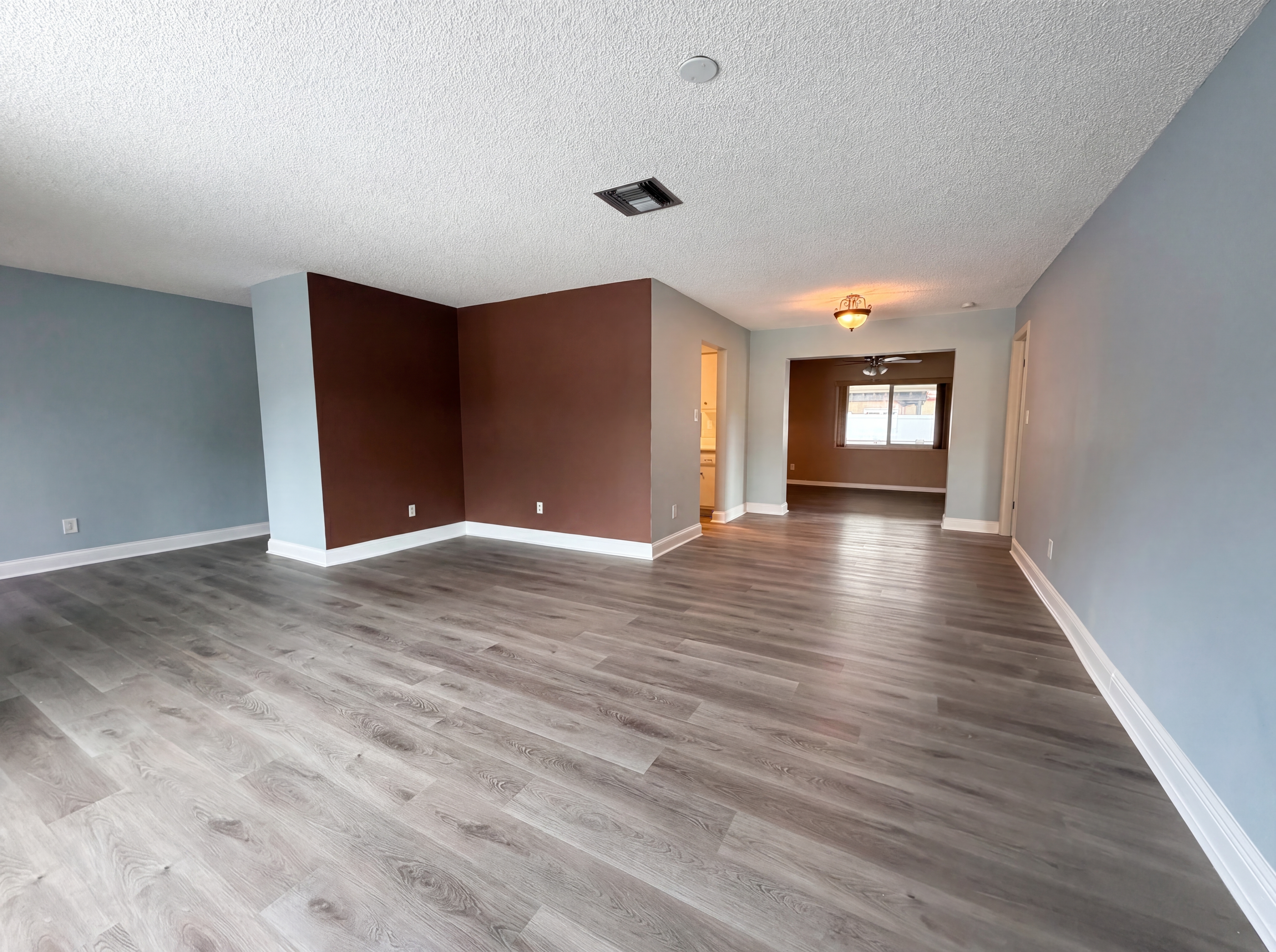 Photo 7 of 21 of 9605 NW 81st St, Tamarac, FL