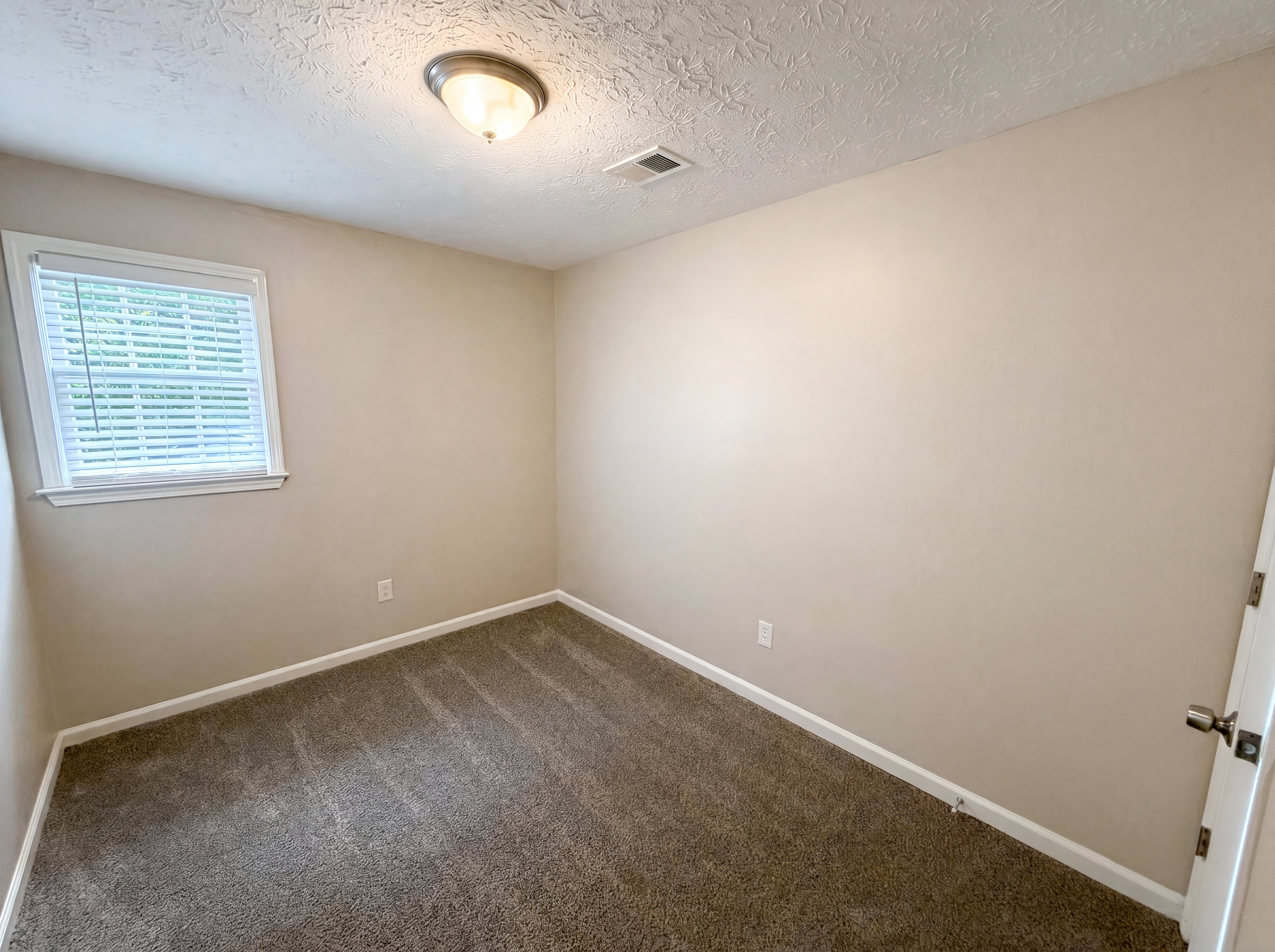Photo 13 of 23 of 4078 Tara Ct, Loganville, GA
