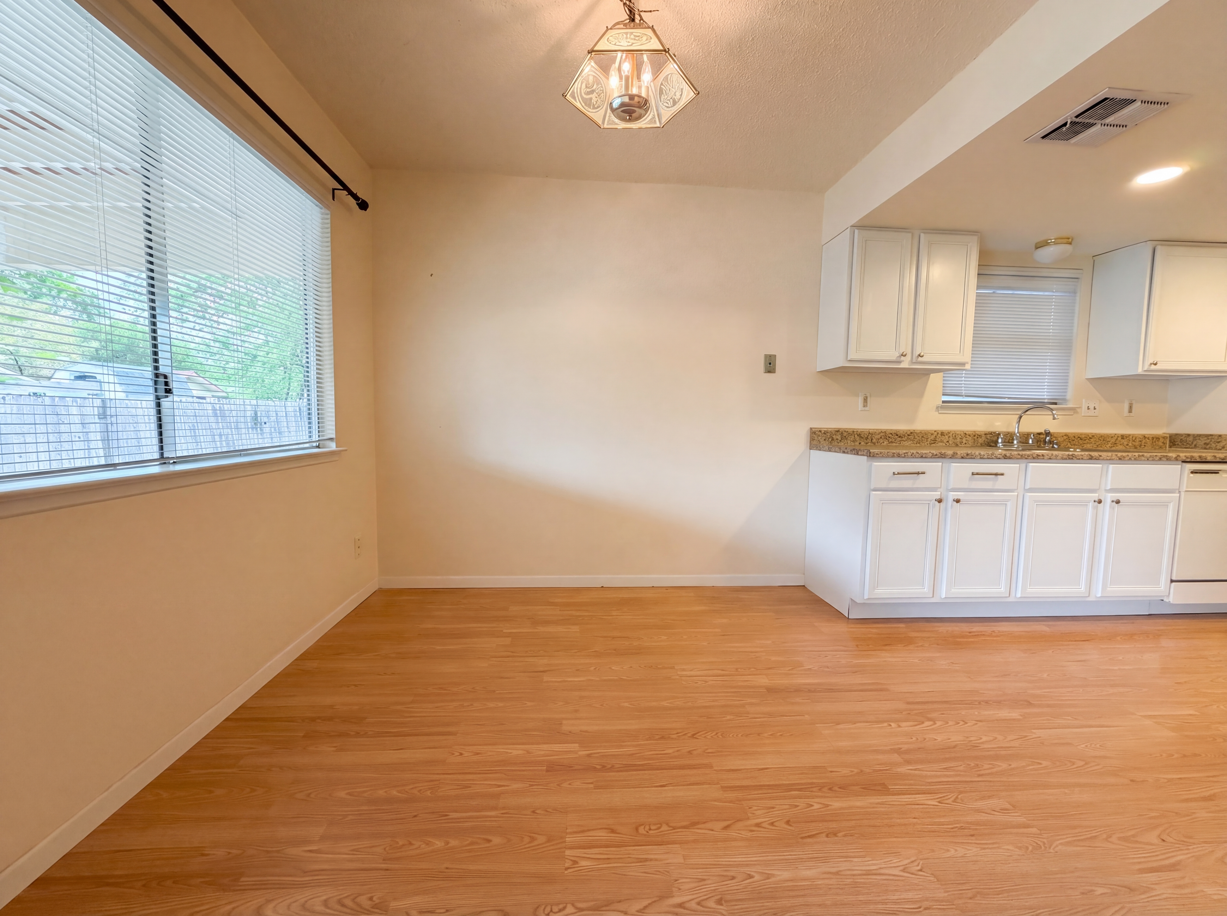 Photo 6 of 17 of 528 Pecan Dr, Schertz, TX