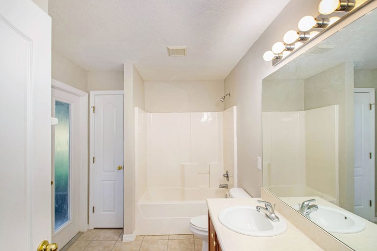 Photo 14 of 18 - 36641 Oconee Ave, Eustis, FL 32736