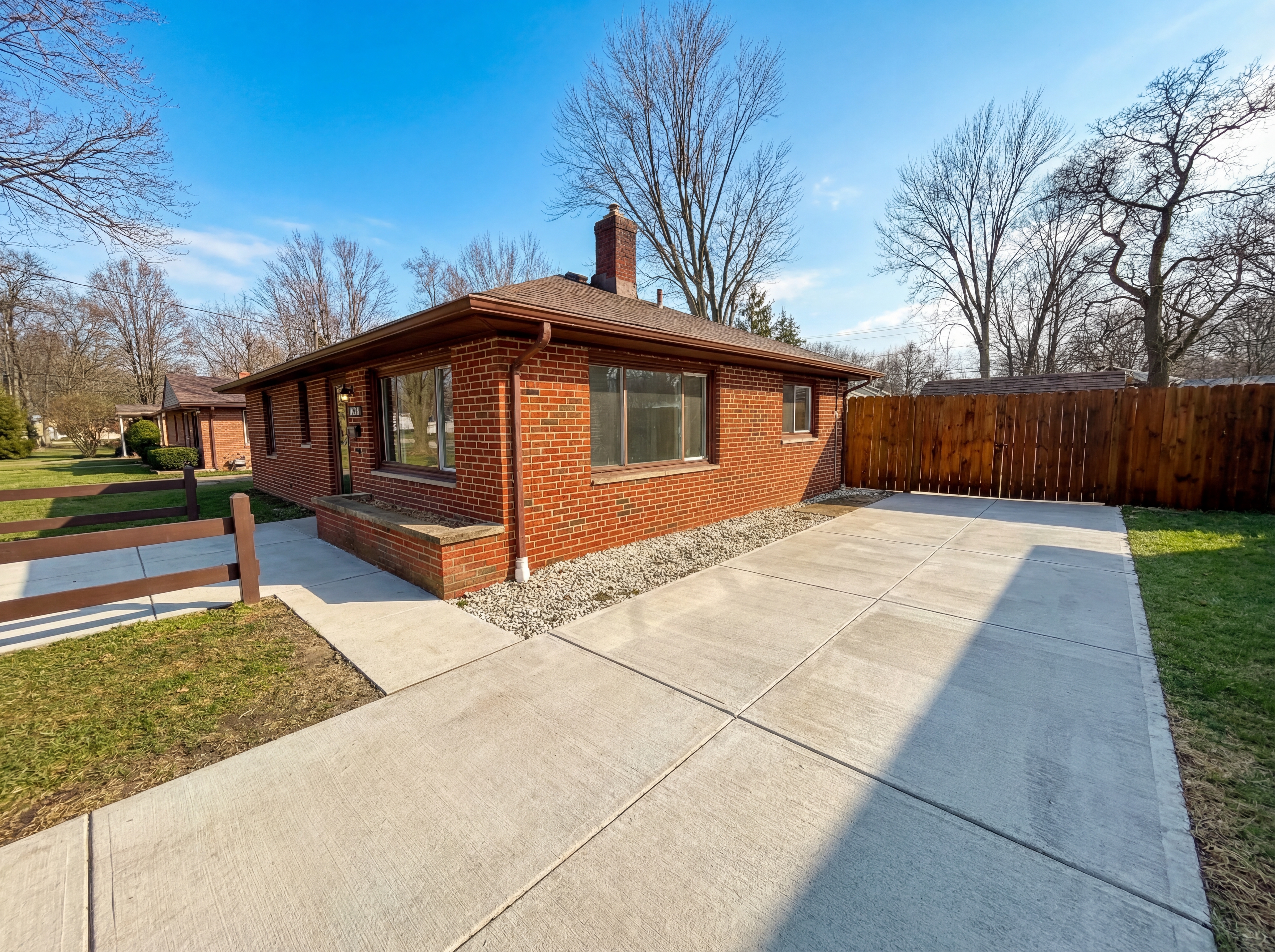 Photo 7 of 17 of 4506 Silverdale Rd, North Olmsted, OH