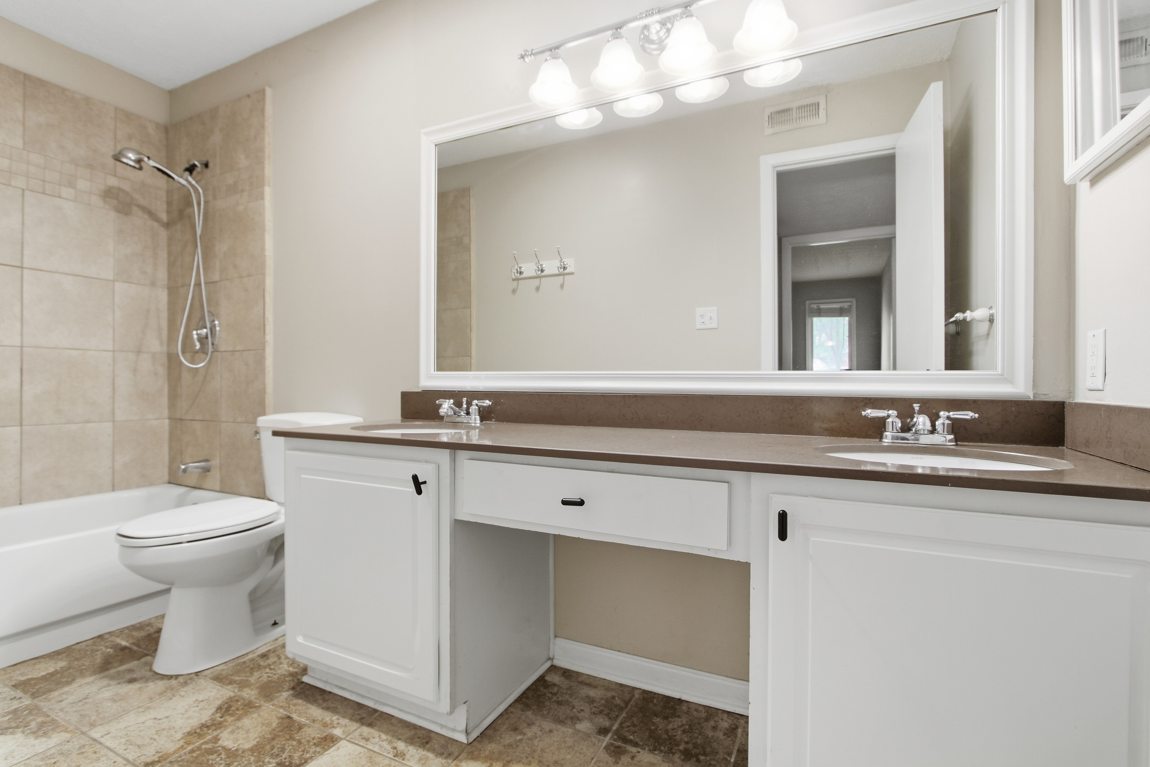 Photo 5 of 19 of 5145 Roswell Rd, Atlanta, GA