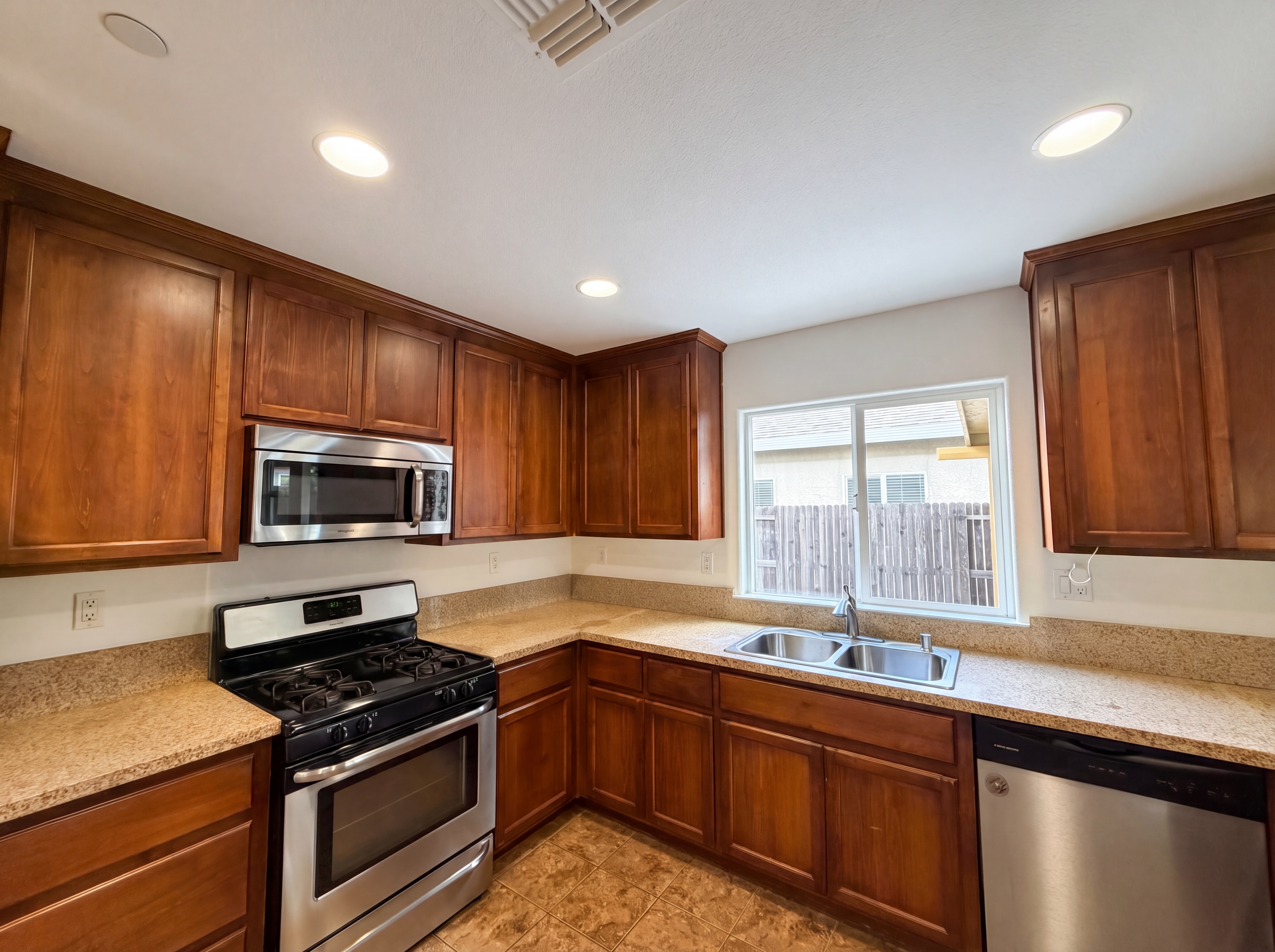 Photo 14 of 37 of 251 Sugnet Way, Sacramento, CA