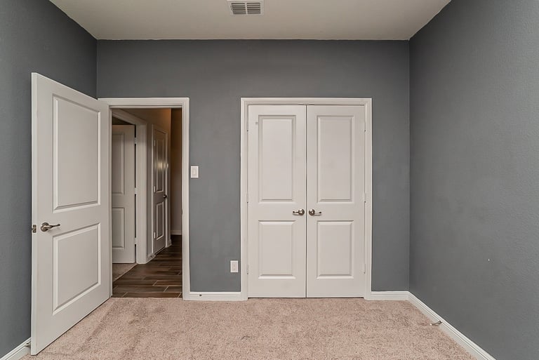 Photo 14 of 20 - 1225 Rebecca Ln, Fort Worth, TX 76131
