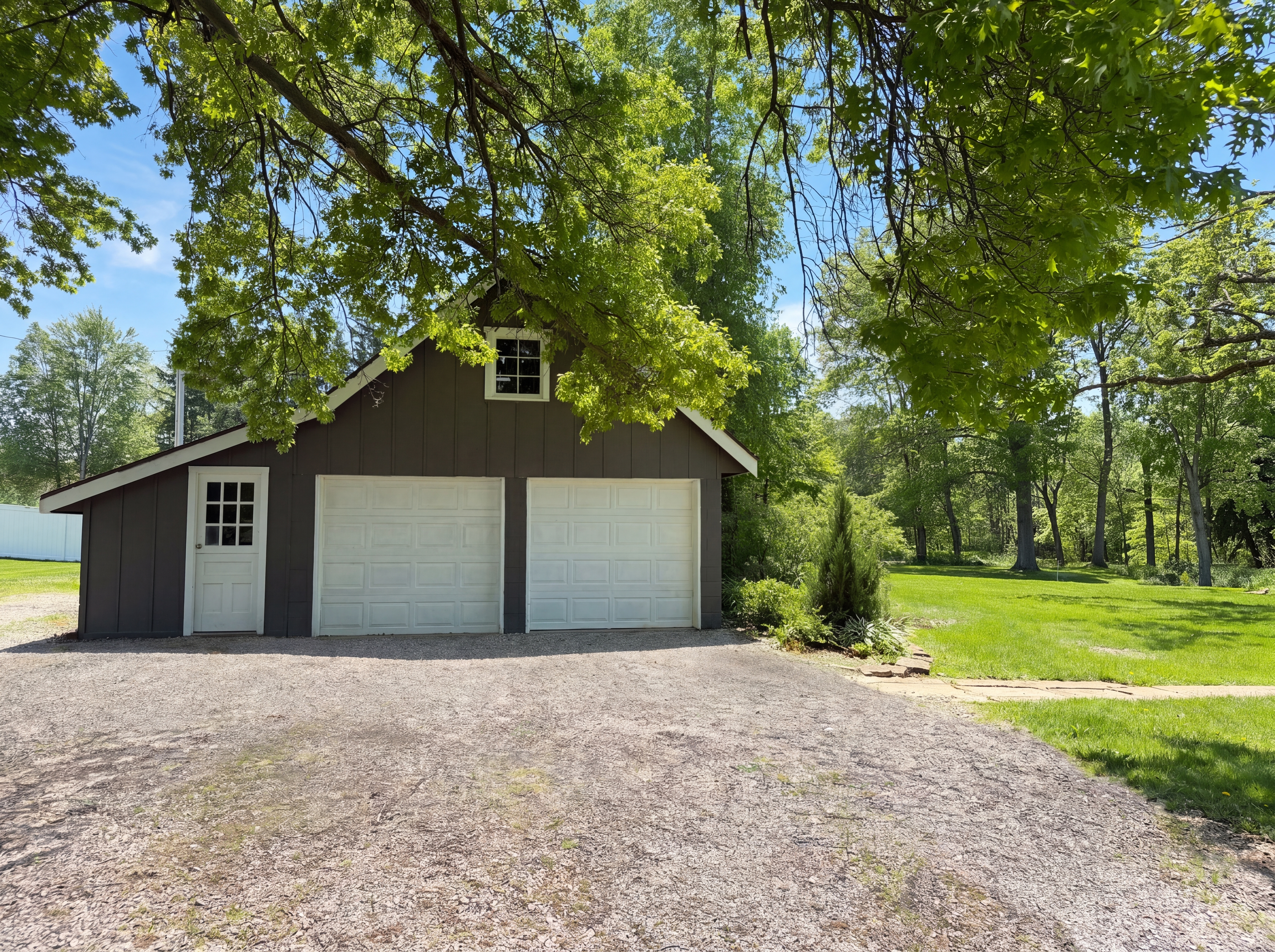Photo 22 of 31 of 23691 Redfern Rd, Columbia Station, OH