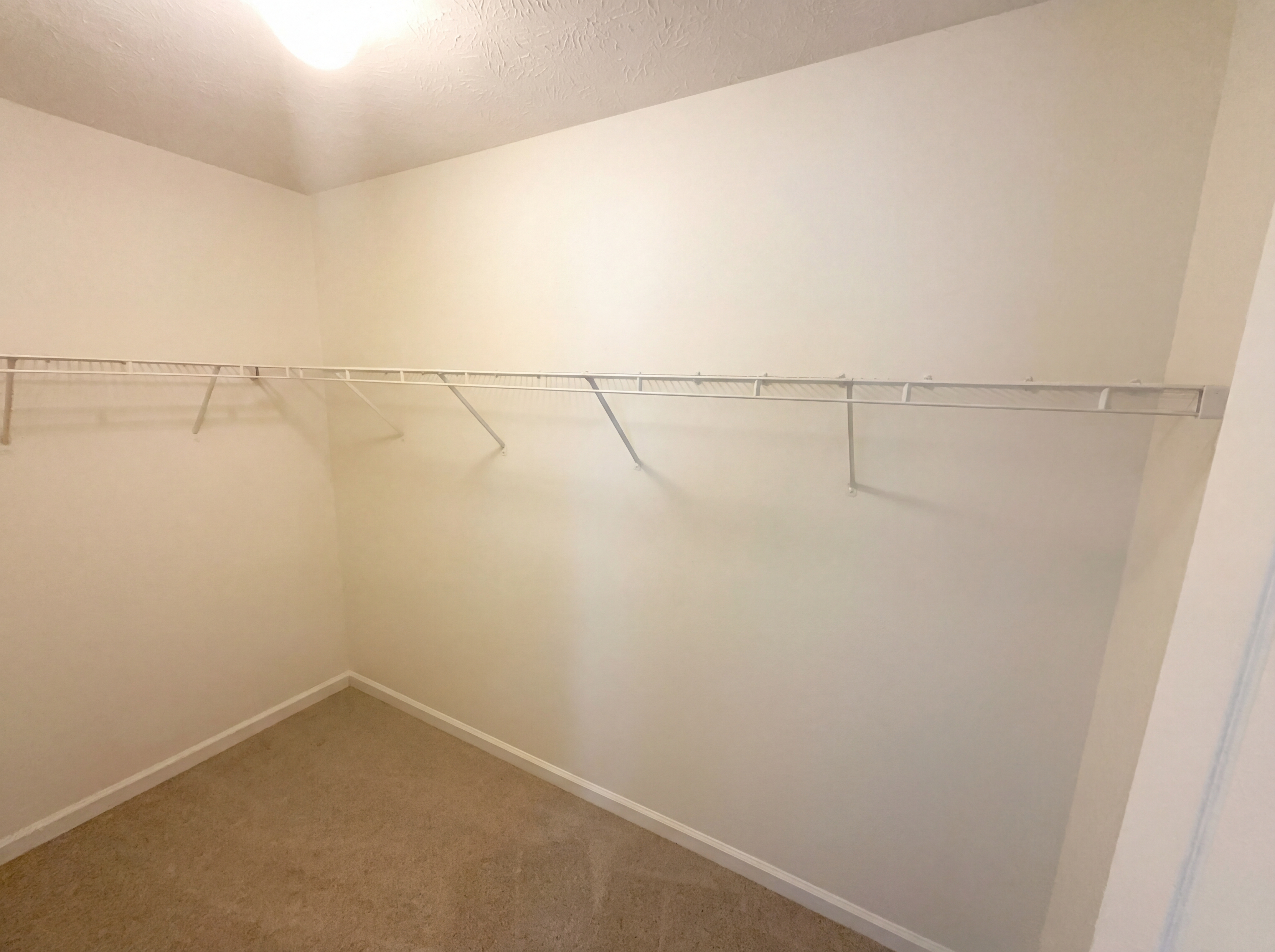 Photo 19 of 24 of 3211 Waterloo Cir, Indianapolis, IN