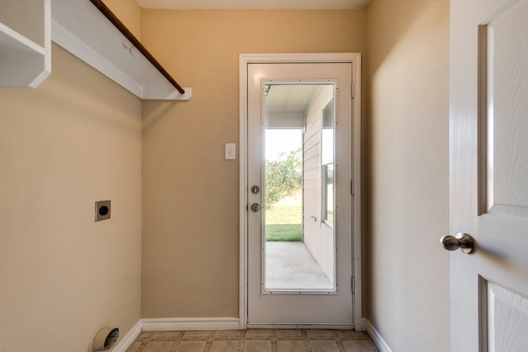 Photo 16 of 29 - 613 Rosario Ln, Haslet, TX 76052