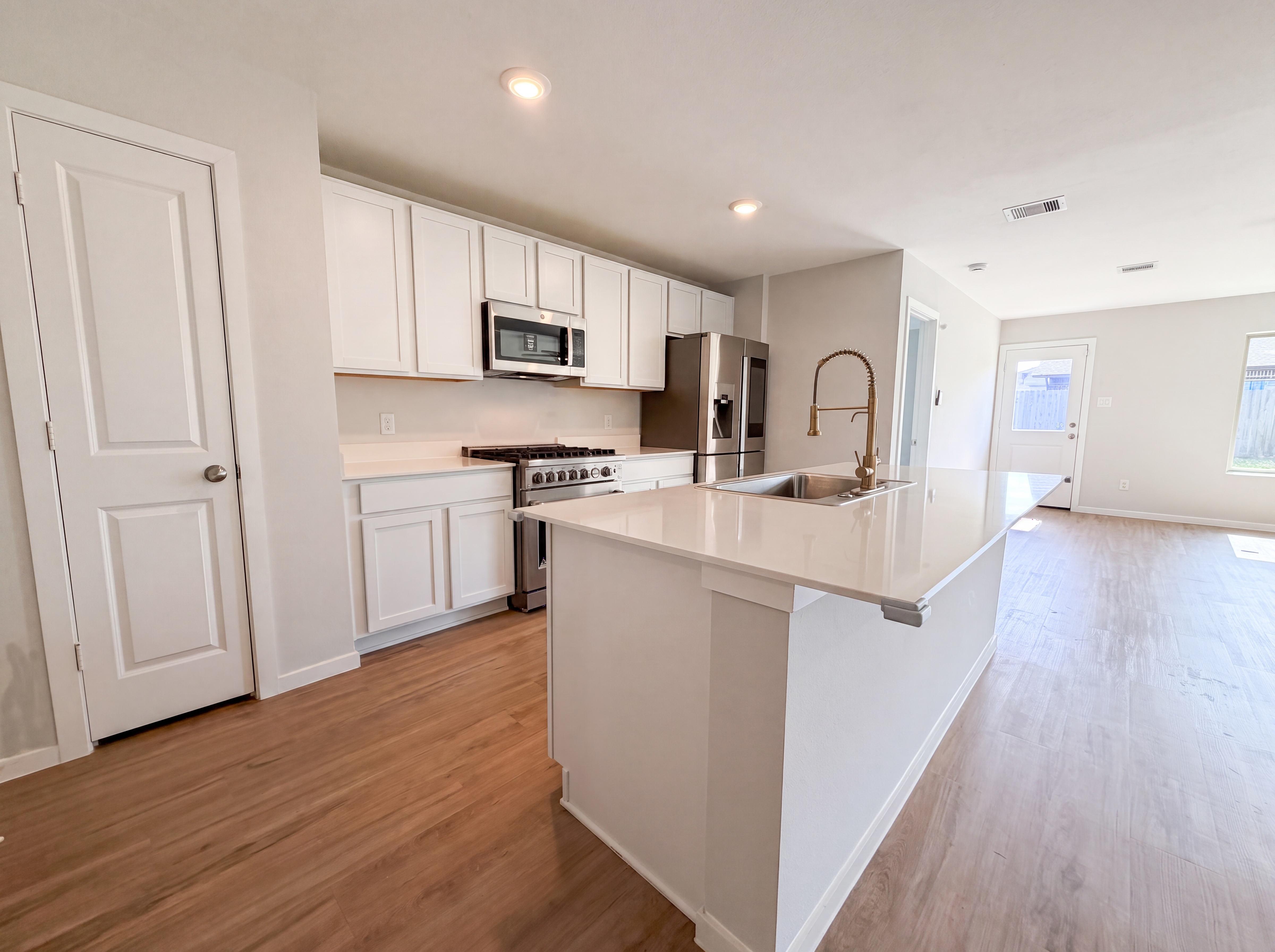 Photo 2 of 17 of 5118 Sunvalley Bend Dr, Katy, TX