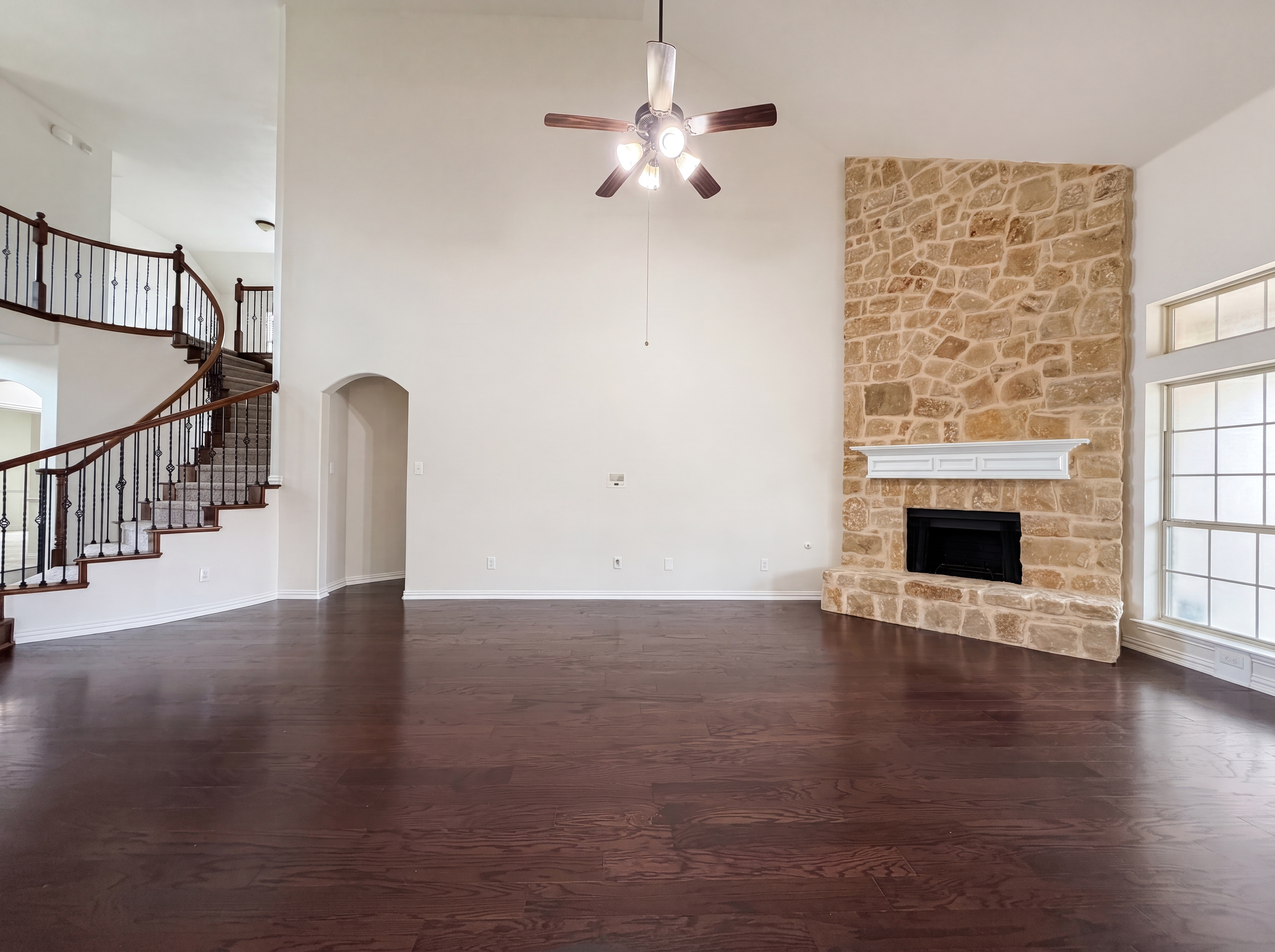 Photo 3 of 29 of 2948 Almansa, Grand Prairie, TX