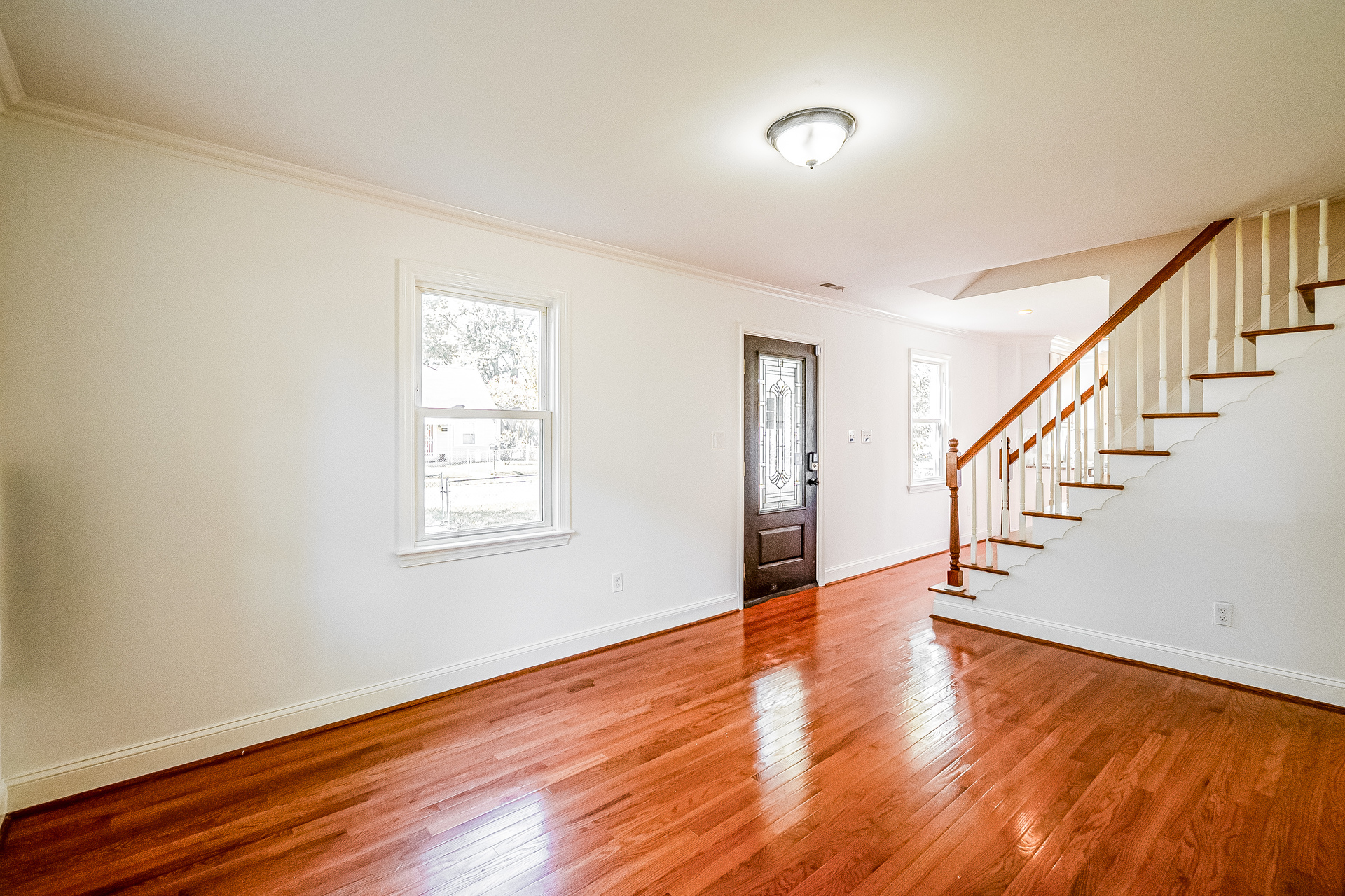 Photo 3 of 22 of 204 N Huron Dr, Oxon Hill, MD