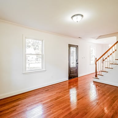 Property photo 3 of 204 N Huron Dr