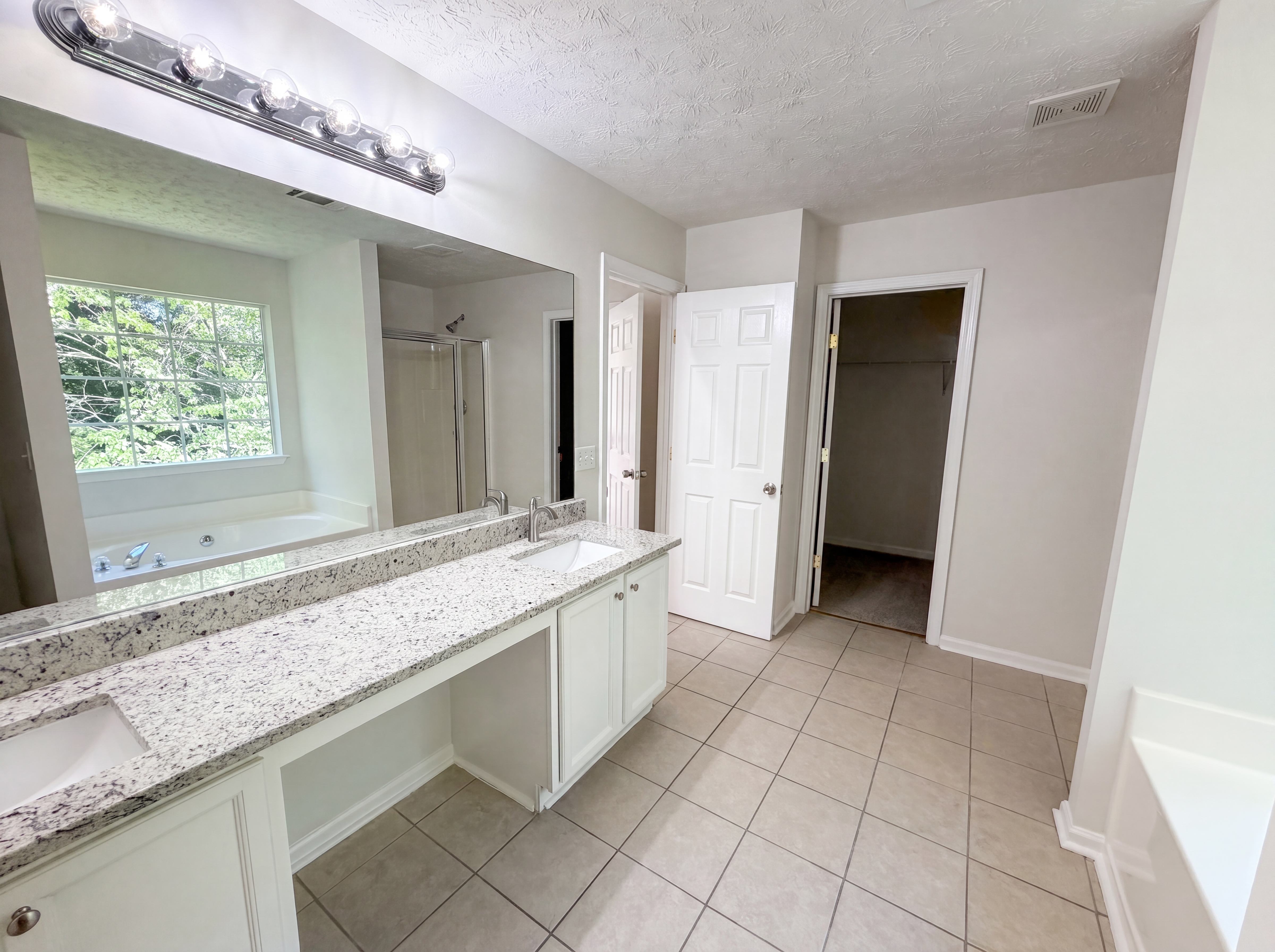 Photo 15 of 25 of 3582 Coveside Ct, Loganville, GA