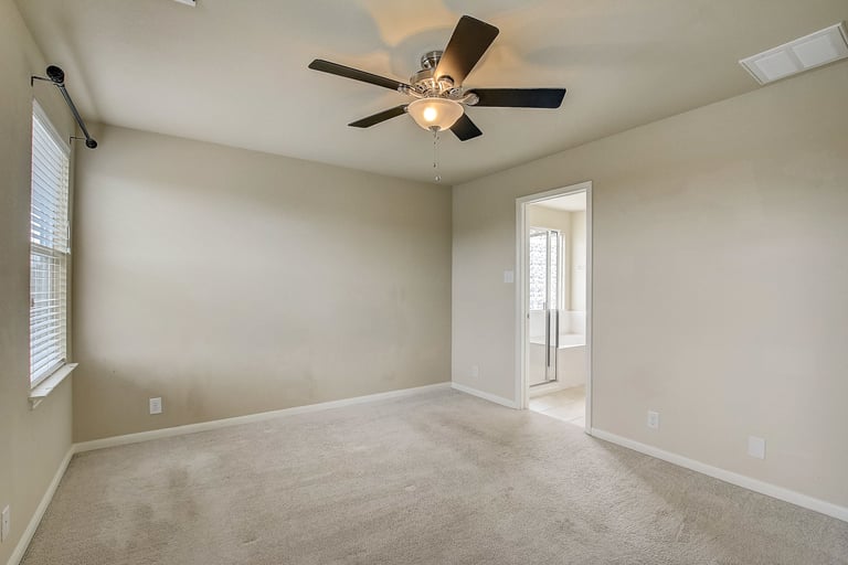 Photo 26 of 33 - 904 Alamo Plaza Dr, Cedar Park, TX 78613