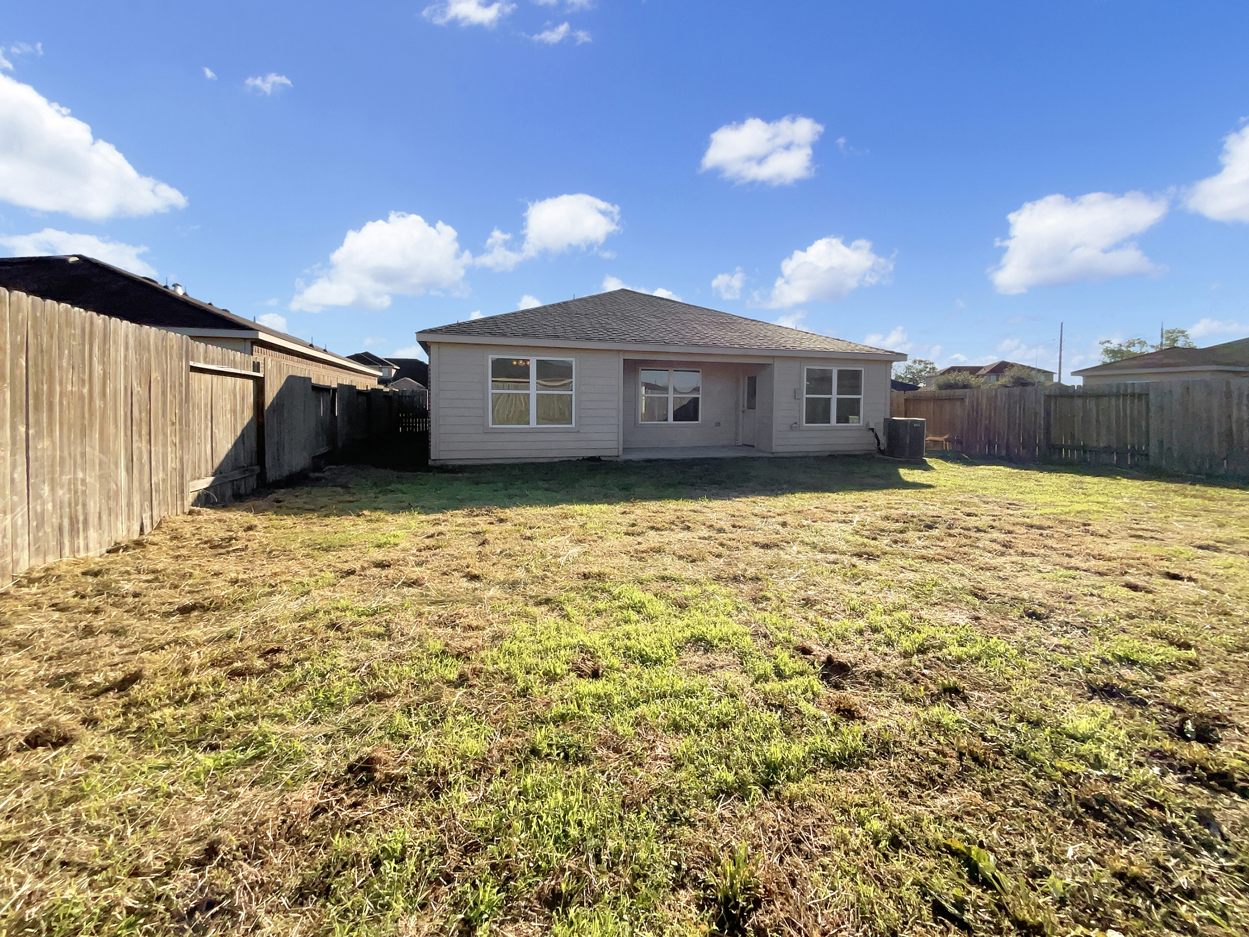 Photo 8 of 19 of 5122 Breezy Parke Ln, Richmond, TX
