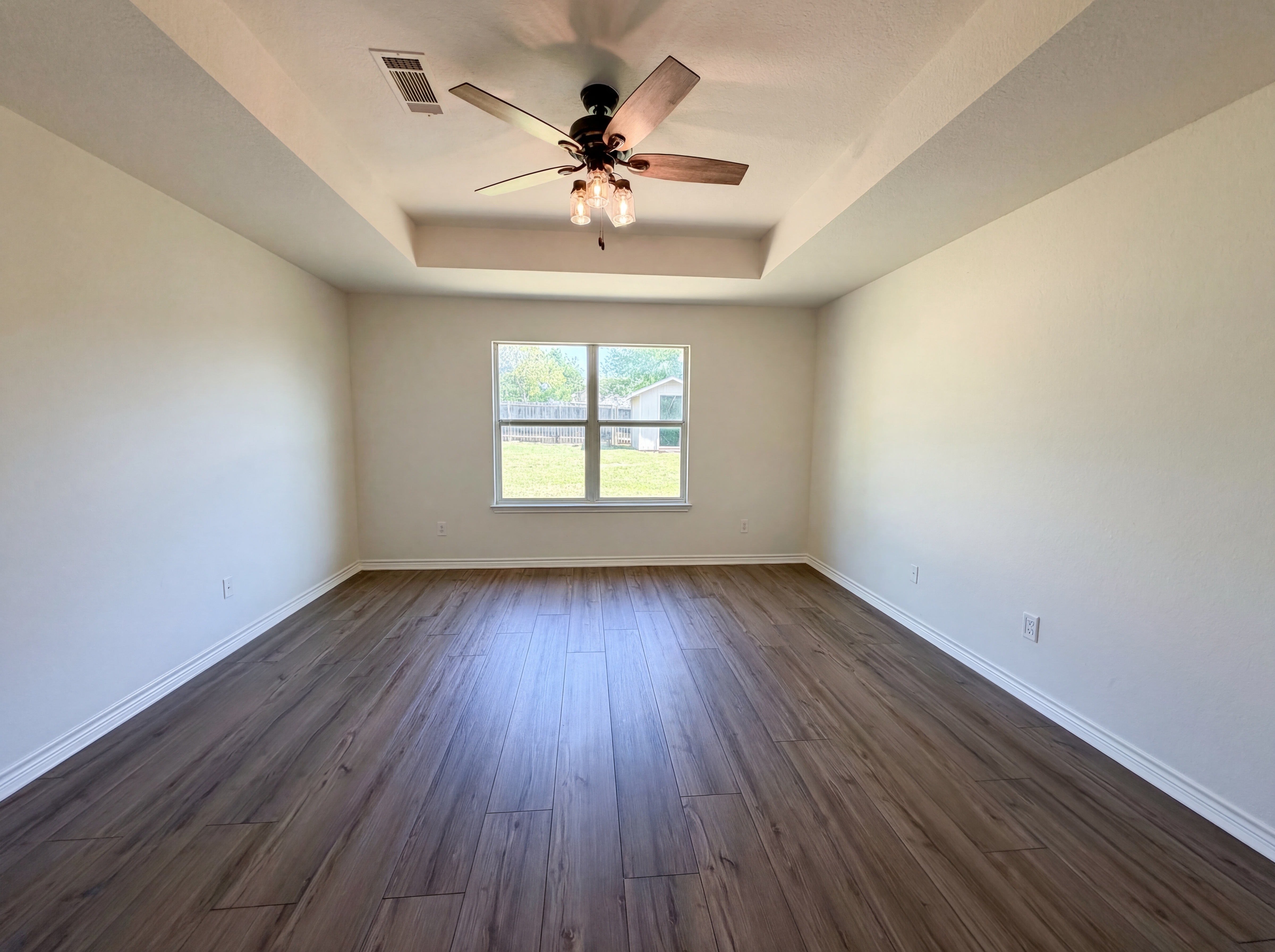 Photo 4 of 16 of 8710 Surrey Ct, Temple, TX