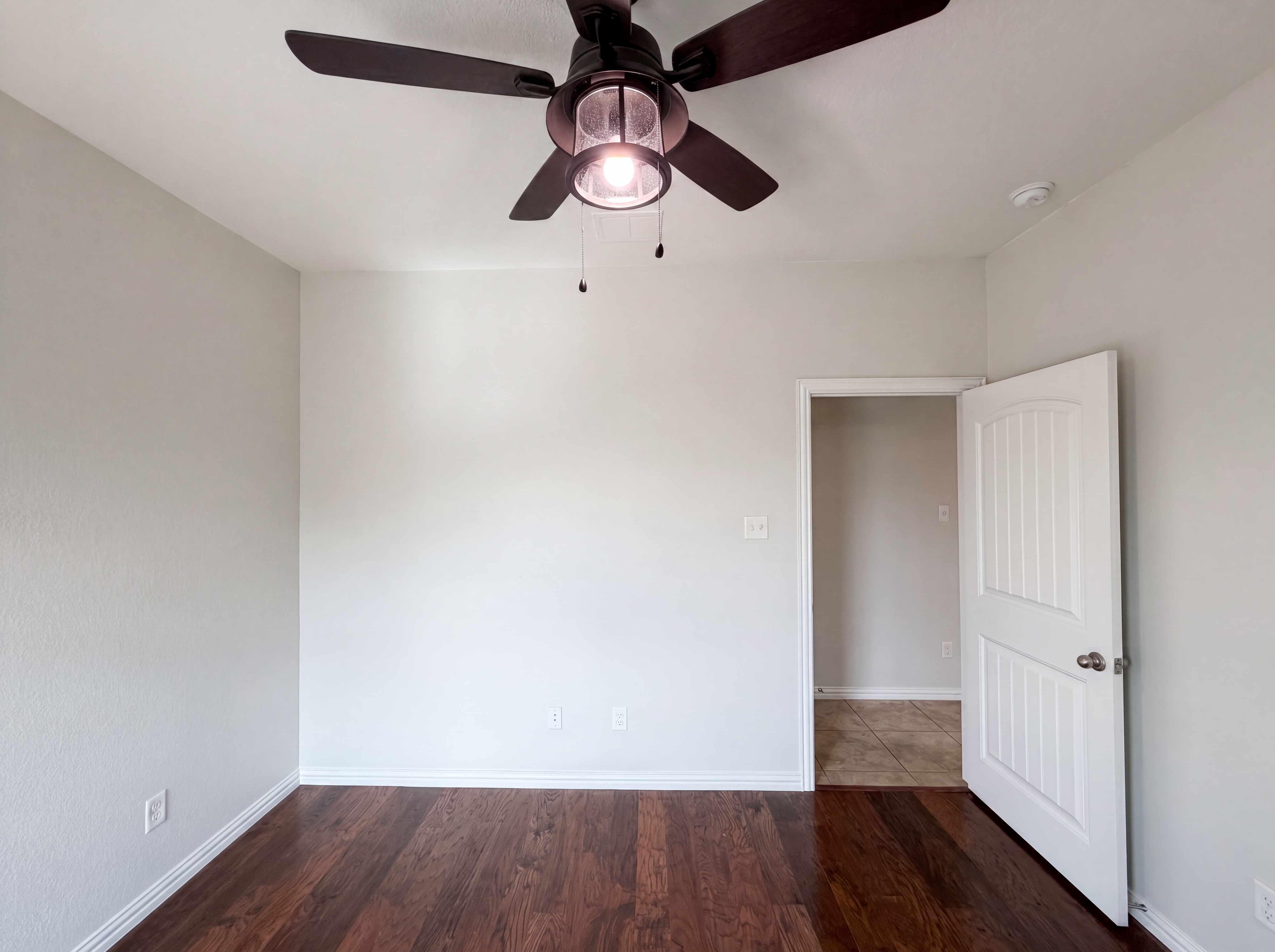 Photo 14 of 20 of 709 Ravenwood Dr, Saginaw, TX