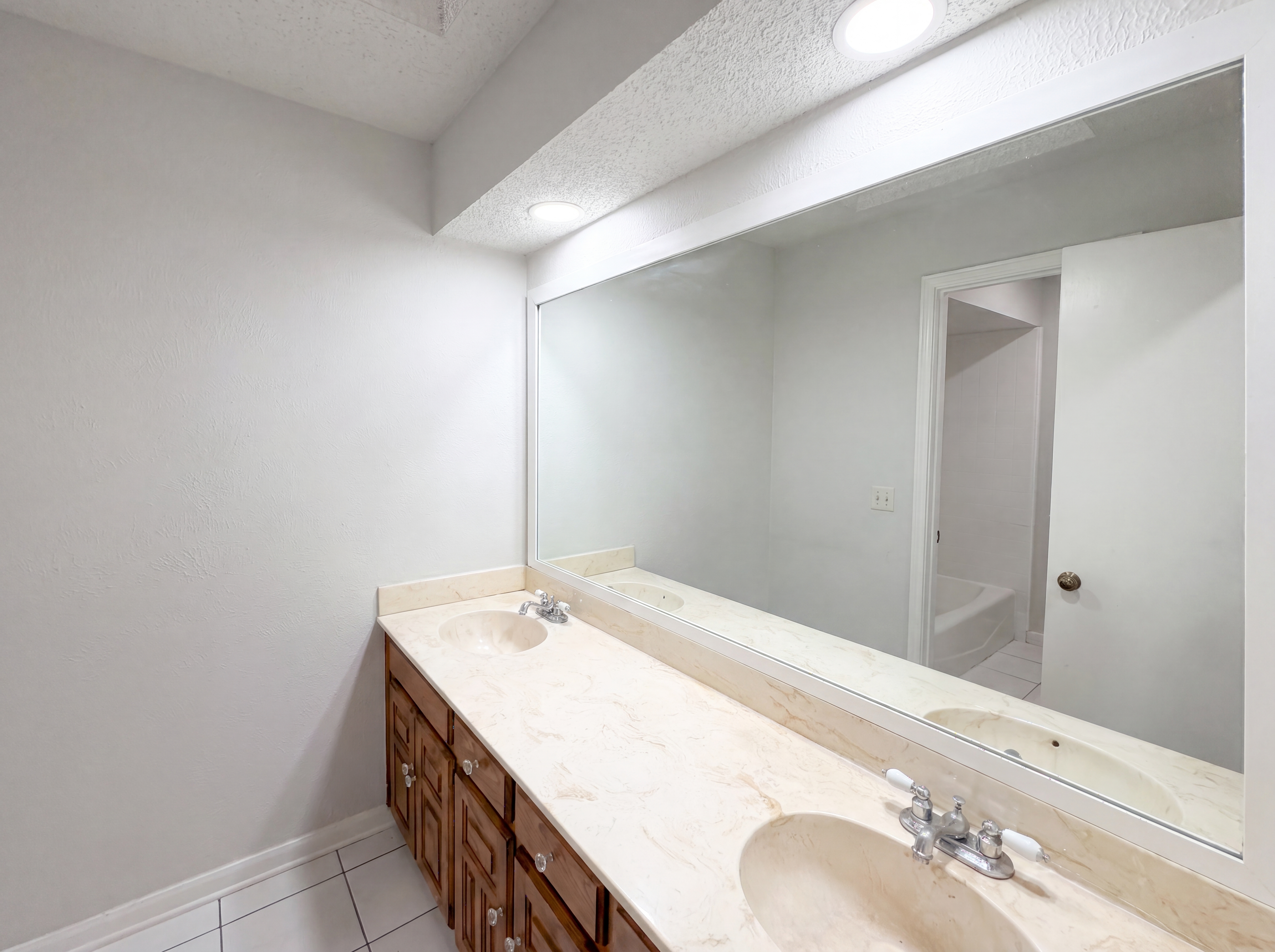 Photo 11 of 17 of 1604 Danube Ln, Plano, TX