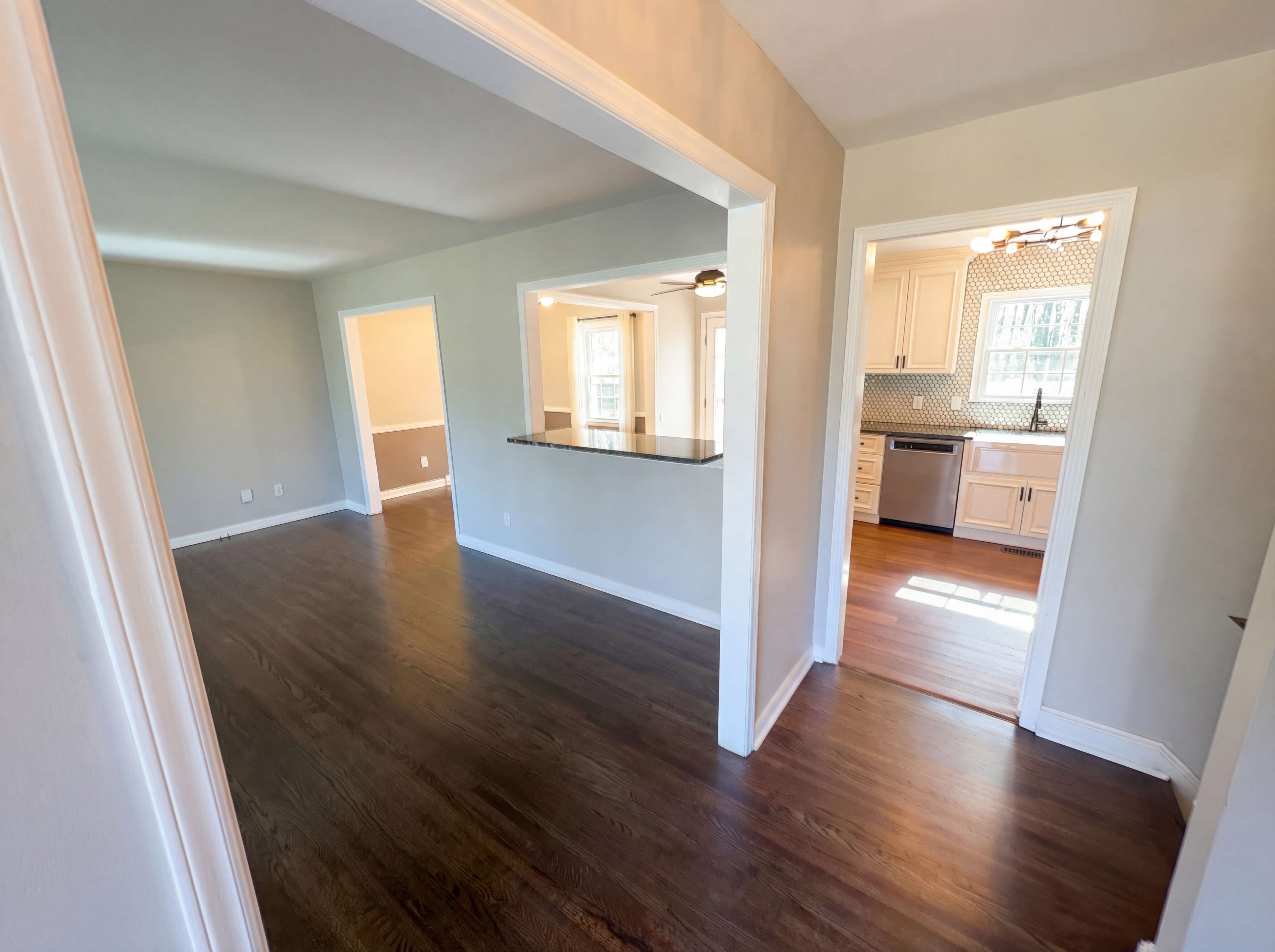 Photo 6 of 31 of 7700 Meadowdale Ln, Charlotte, NC