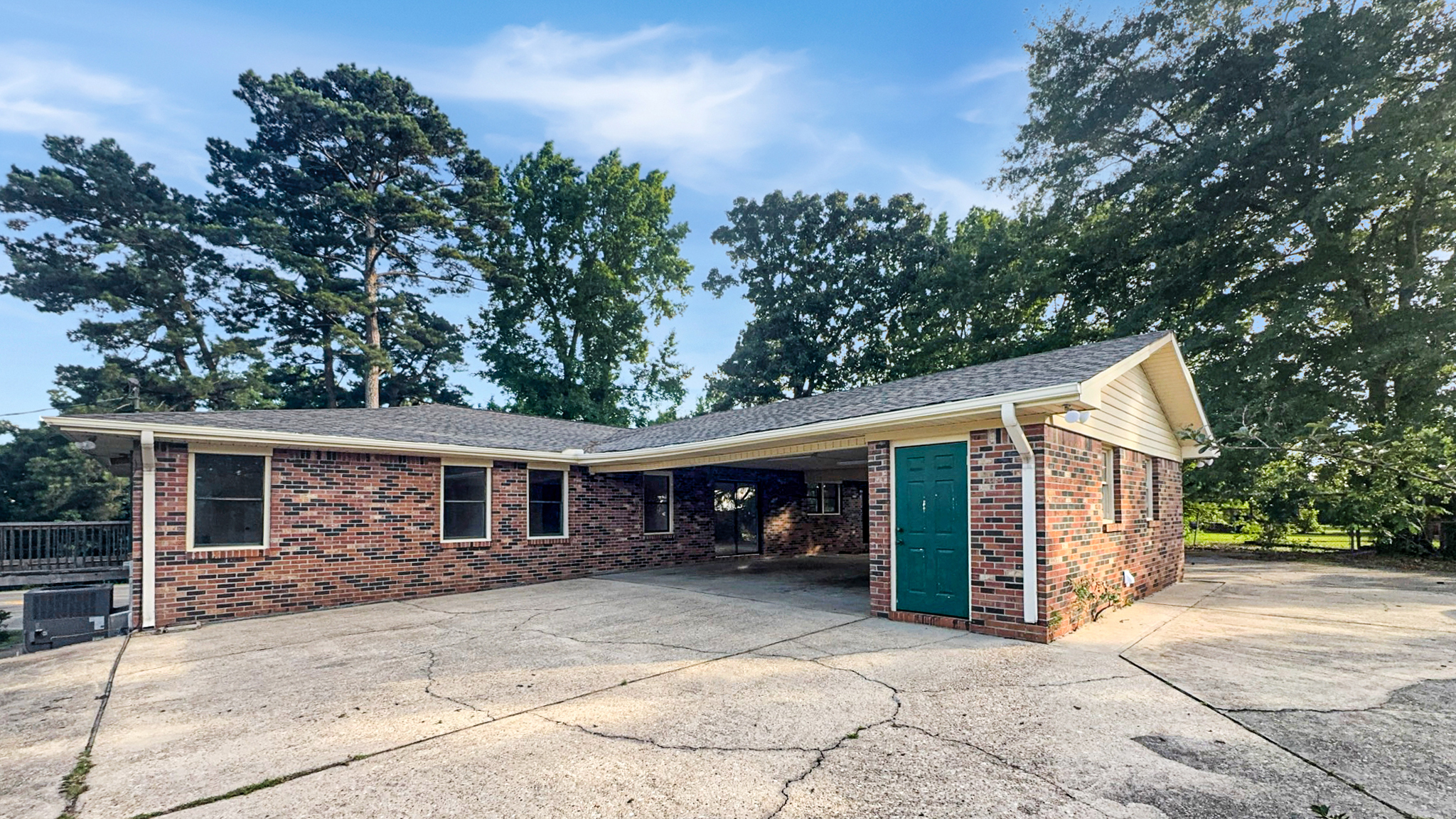 Photo 5 of 32 of 3950 Skyland Blvd E, Tuscaloosa, AL