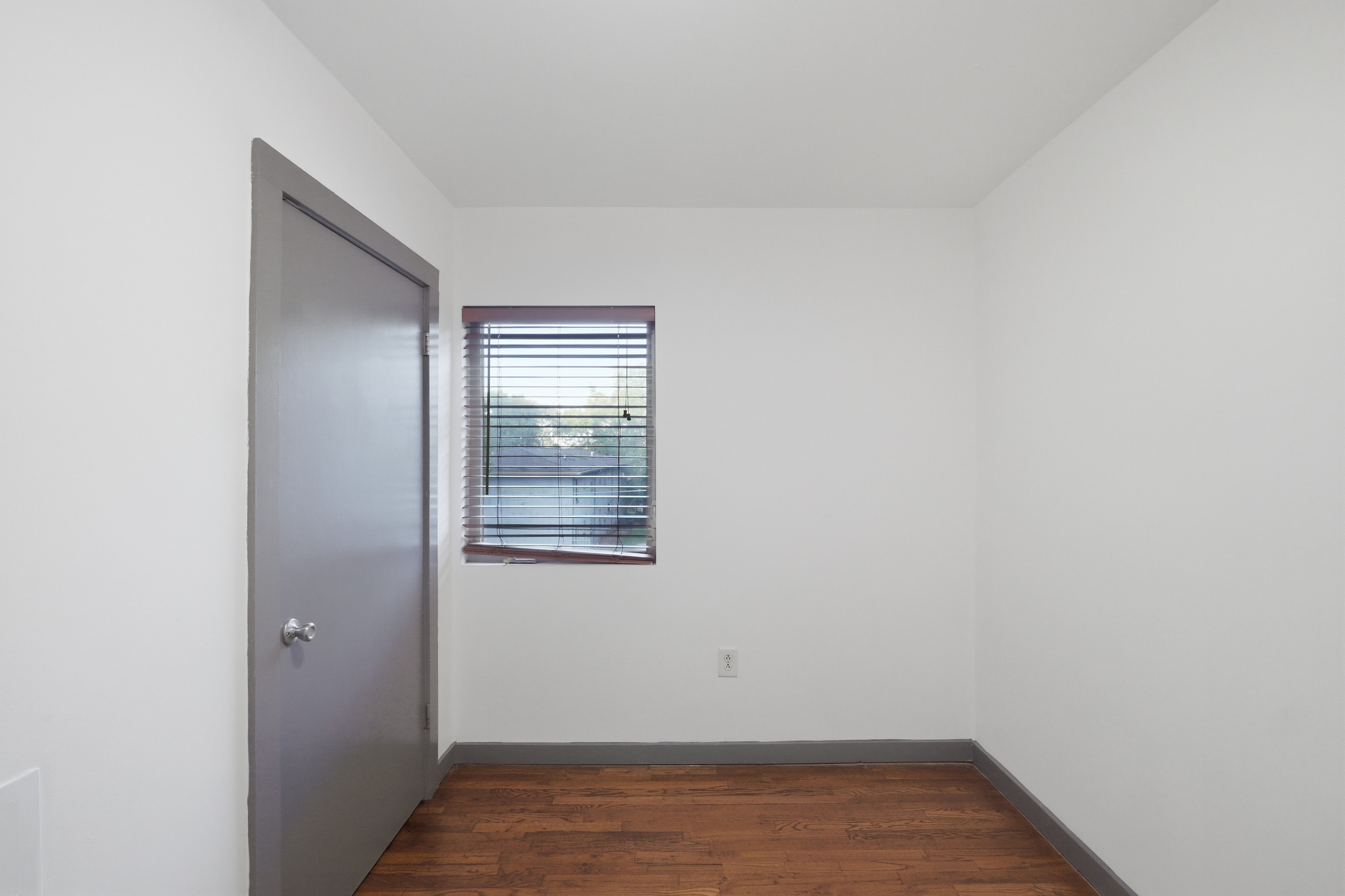 Photo 11 of 17 of 561 Formwalt St SW, Atlanta, GA