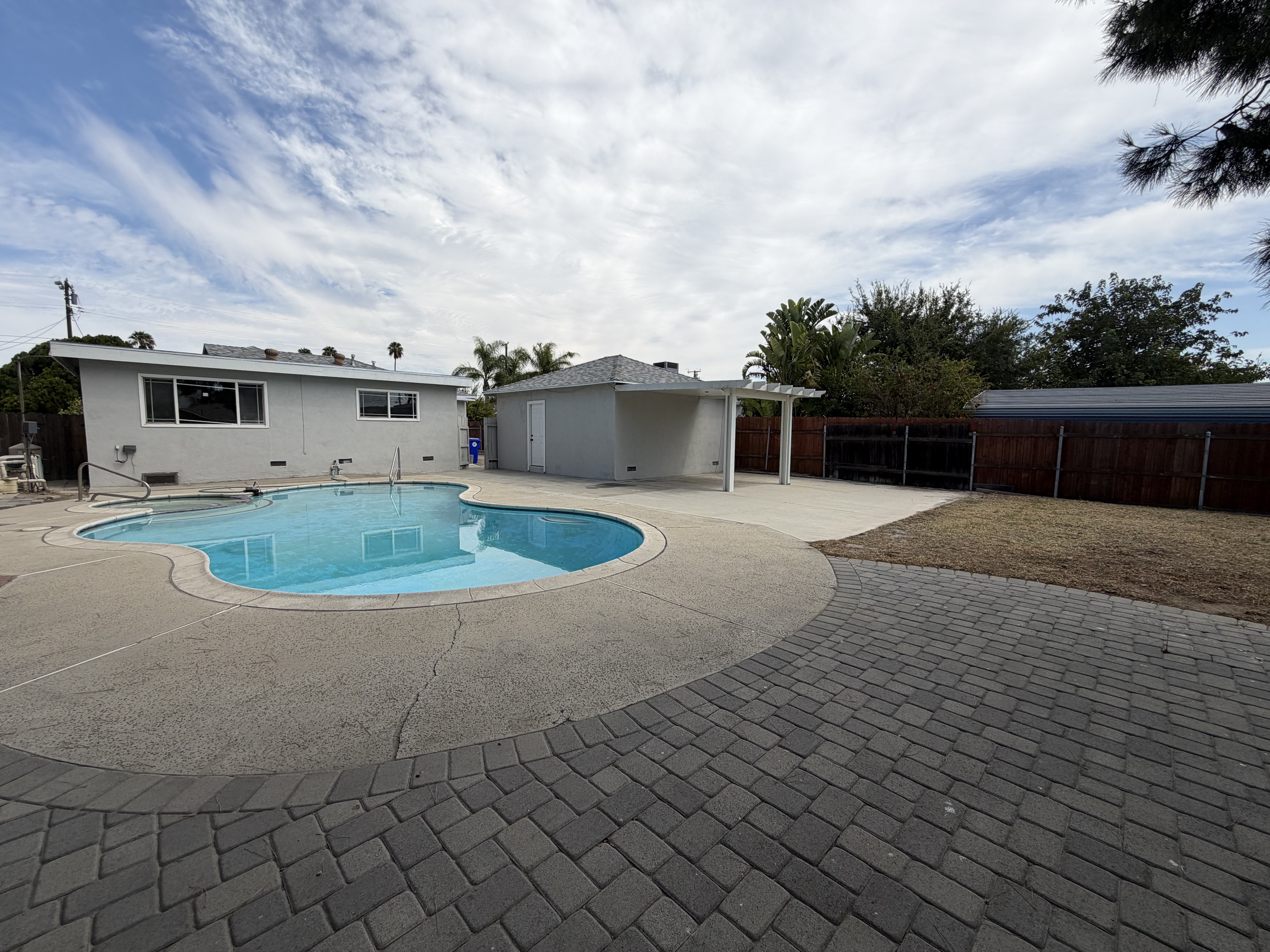 Photo 5 of 18 of 16515 Rosemary Dr, Fontana, CA