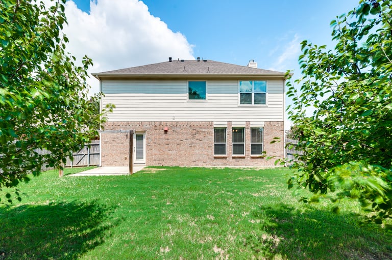 Photo 8 of 31 - 1203 Clearwater Dr, Grand Prairie, TX 75052
