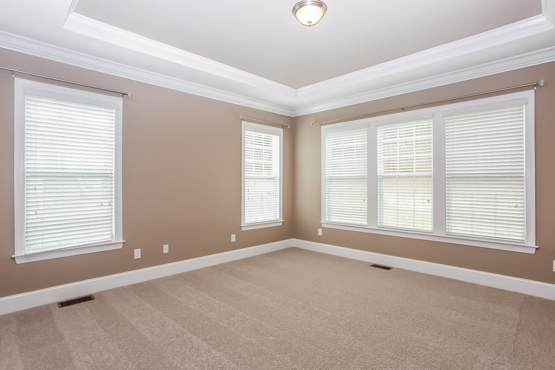 Photo 14 of 37 of 205 N Centurion Ln, Mount Holly, NC