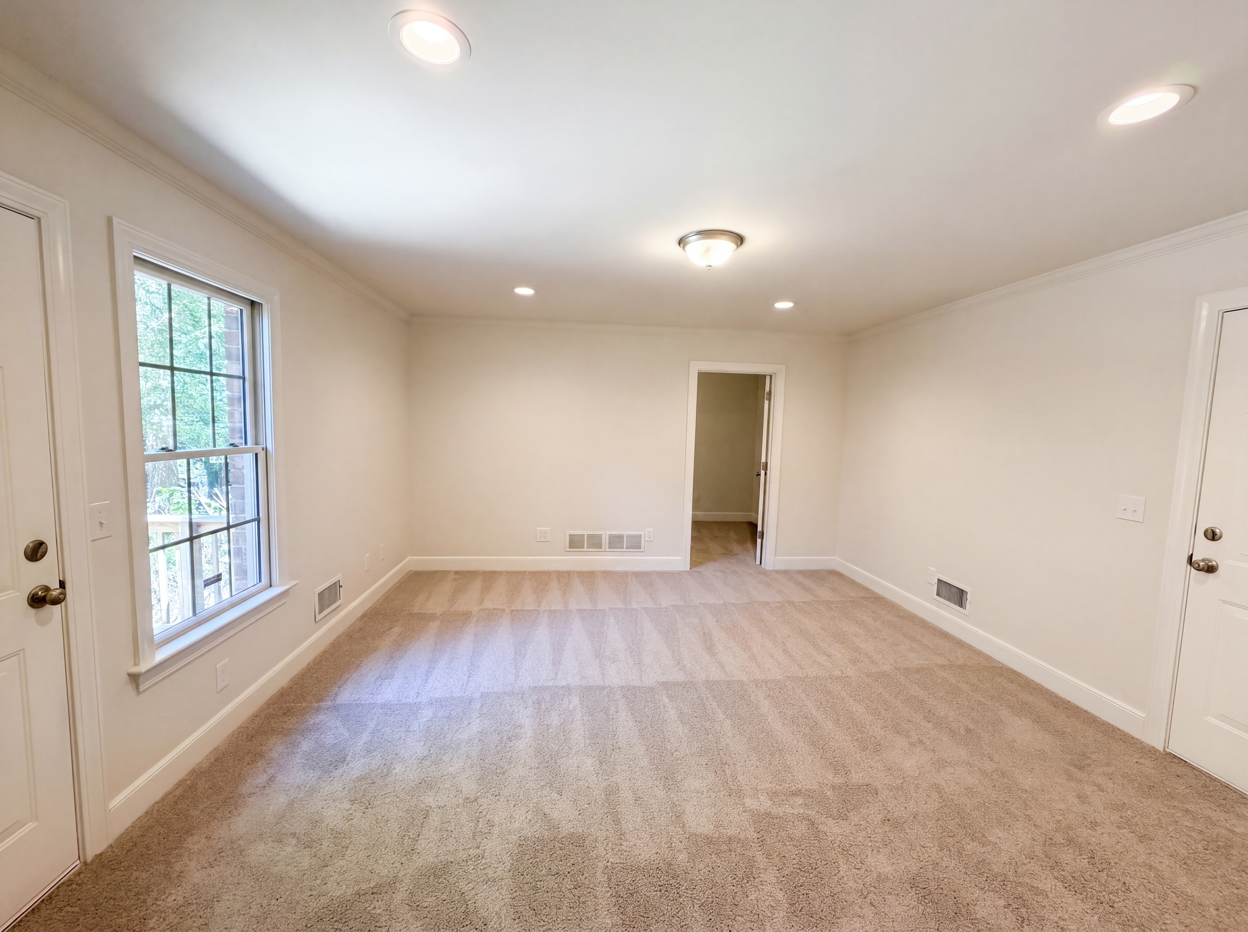 Photo 12 of 33 of 9654 Windsor Lake Blvd, Columbia, SC