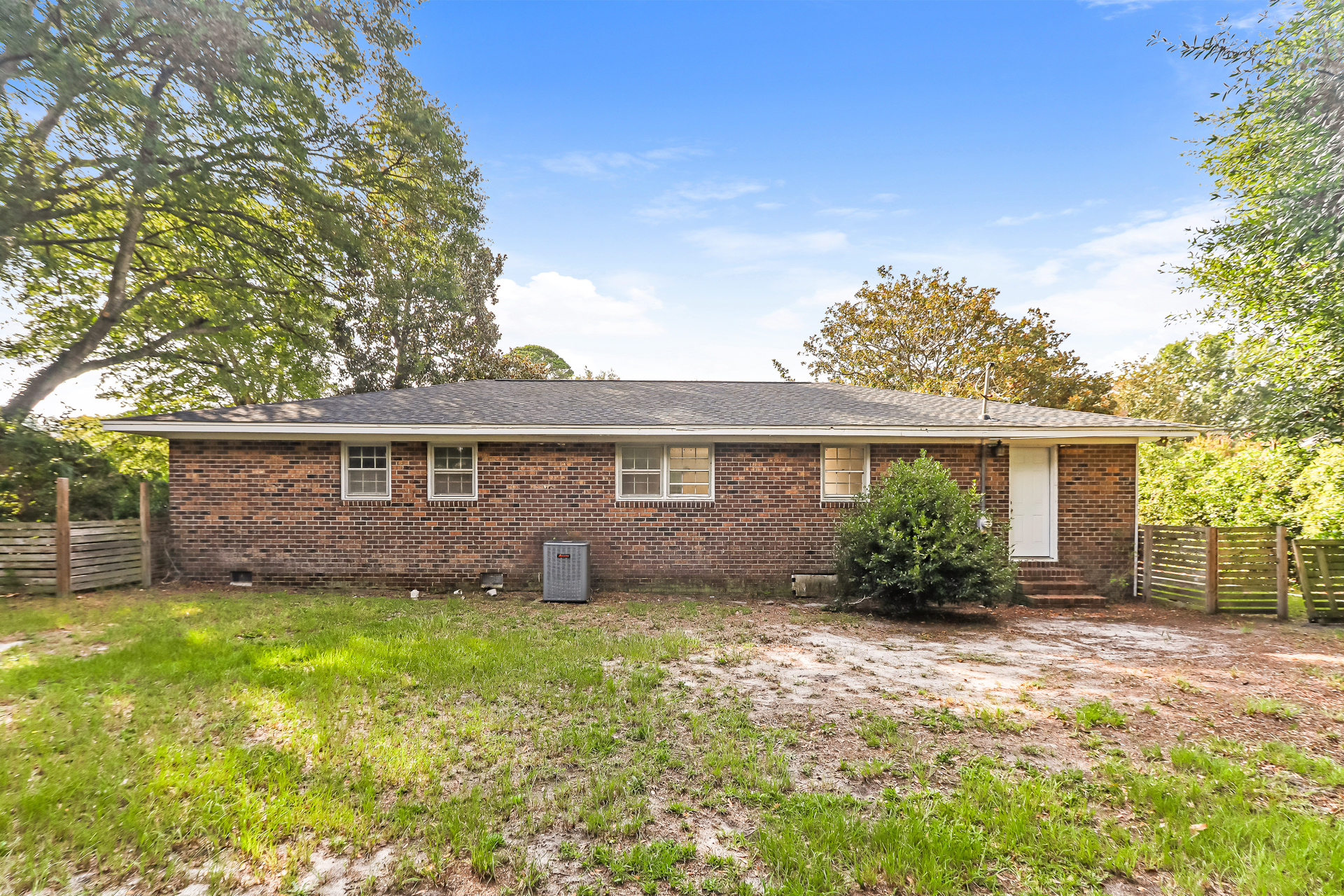 Photo 5 of 37 of 7613 Driftwood Dr, Myrtle Beach, SC