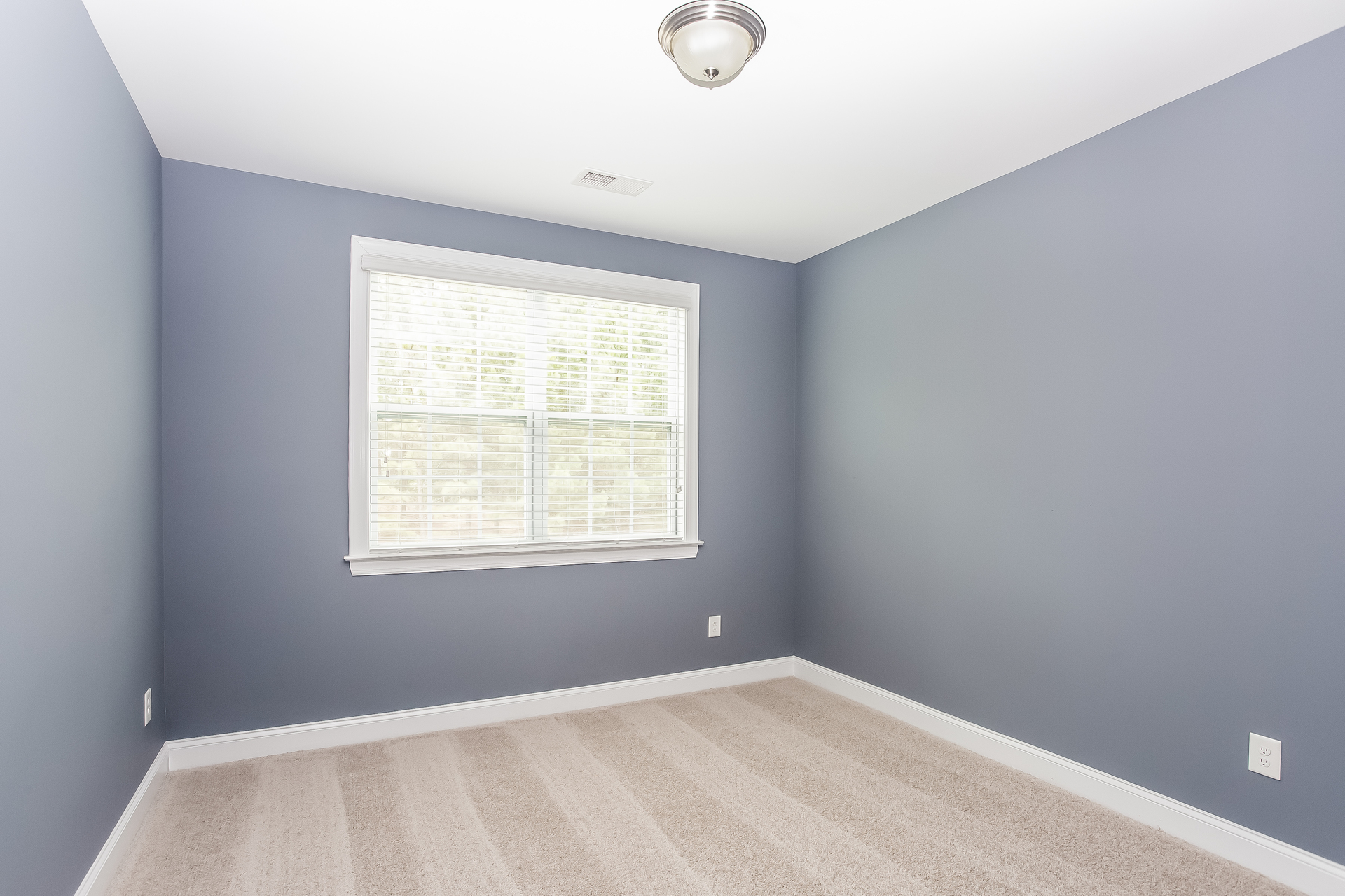 Photo 22 of 37 of 205 N Centurion Ln, Mount Holly, NC
