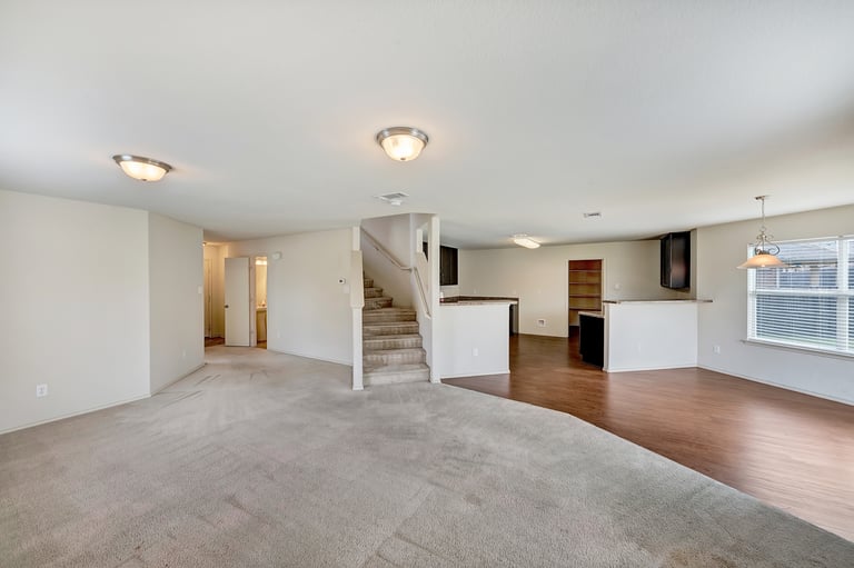 Photo 5 of 28 - 252 Rock Meadow Dr, Crowley, TX 76036