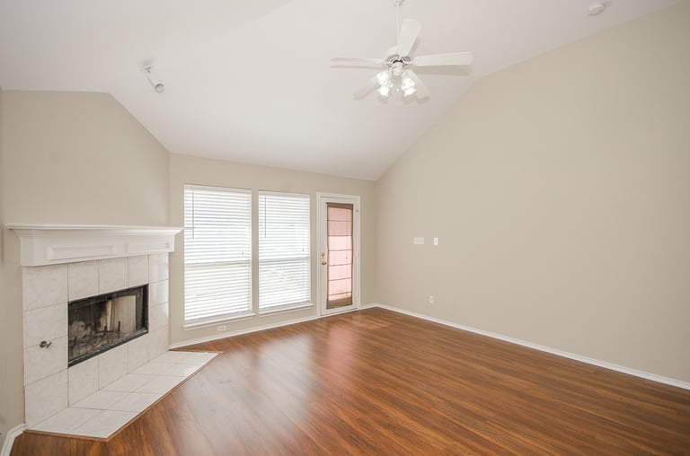 Photo 13 of 28 - 2046 Diamond Ridge Dr, Carrollton, TX 75010