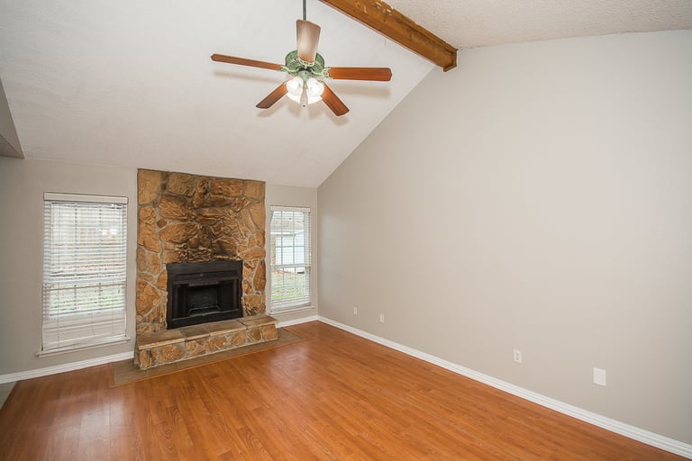 Photo 8 of 21 - 5804 Willow Branch Dr, Arlington, TX 76017