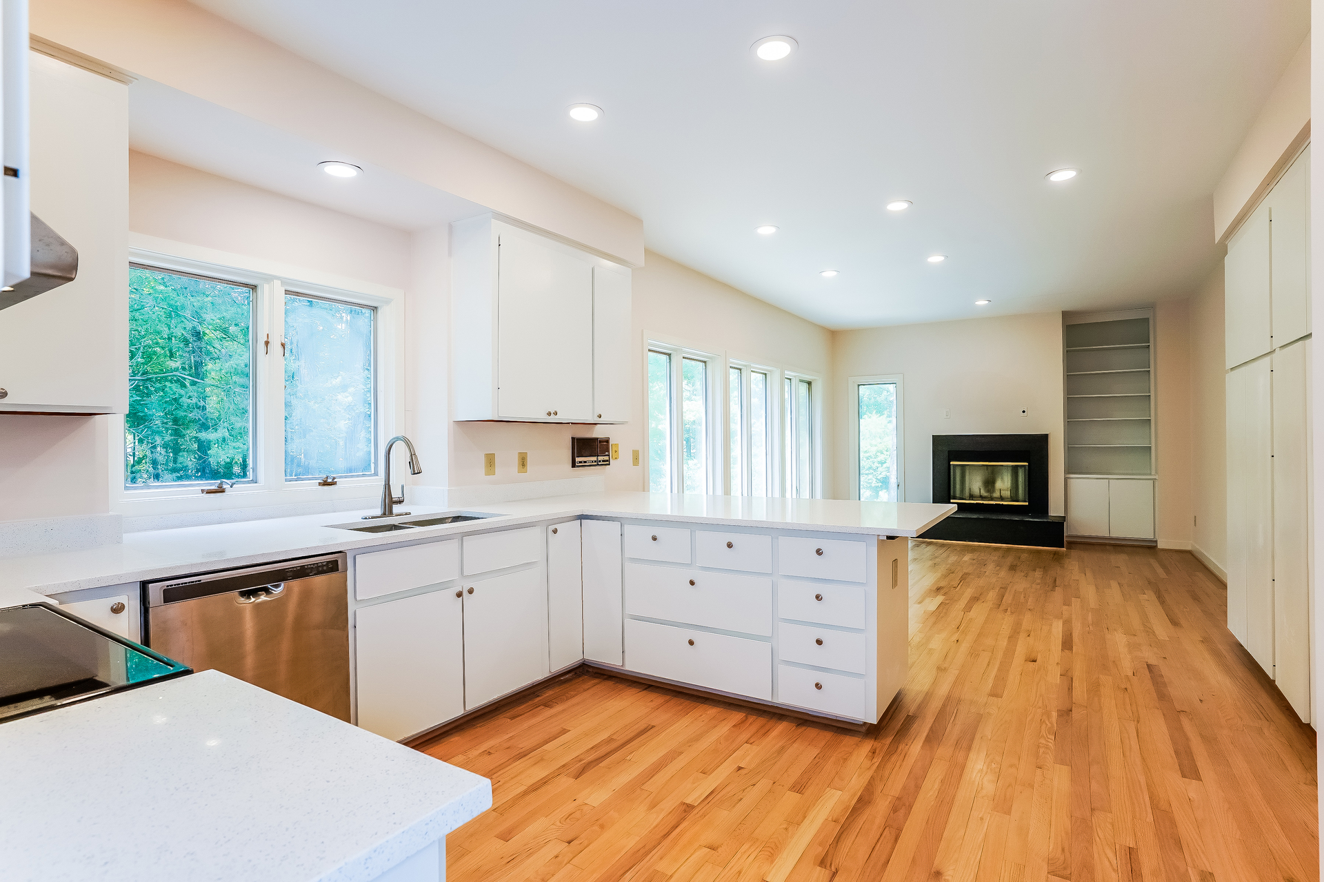 Photo 9 of 46 of 737 Pinehurst Dr, Chapel Hill, NC