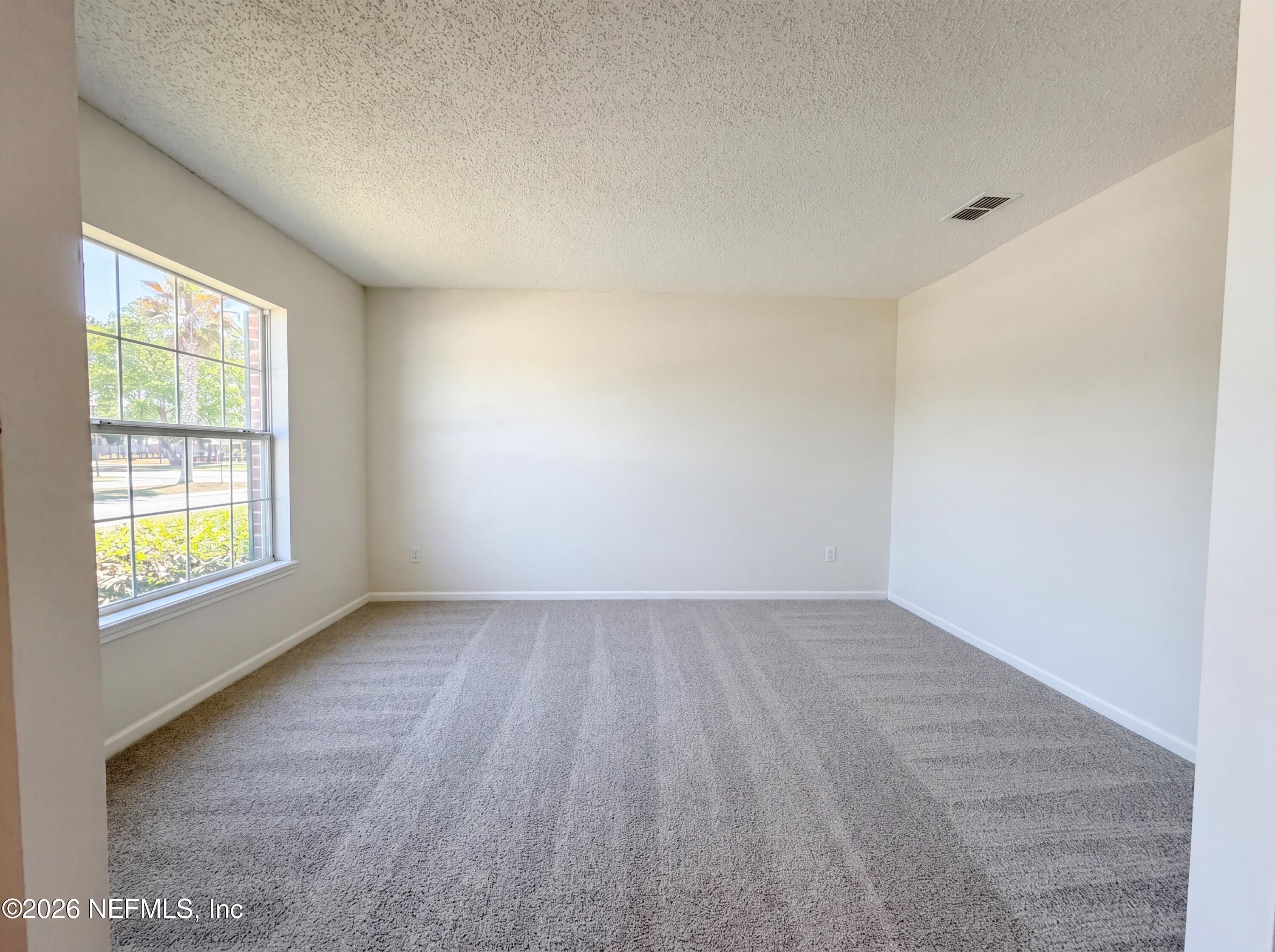 Photo 4 of 22 of 11424 Rolling River Blvd, Jacksonville, FL