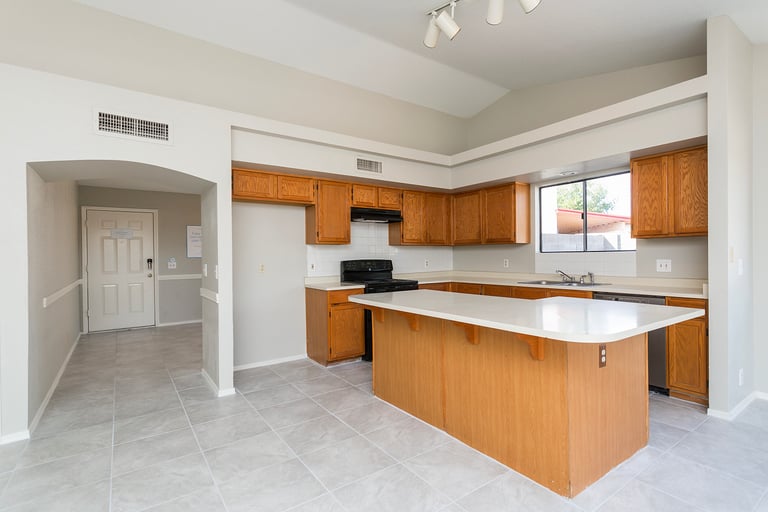 Photo 2 of 21 - 5225 N 73rd Ln, Glendale, AZ 85303